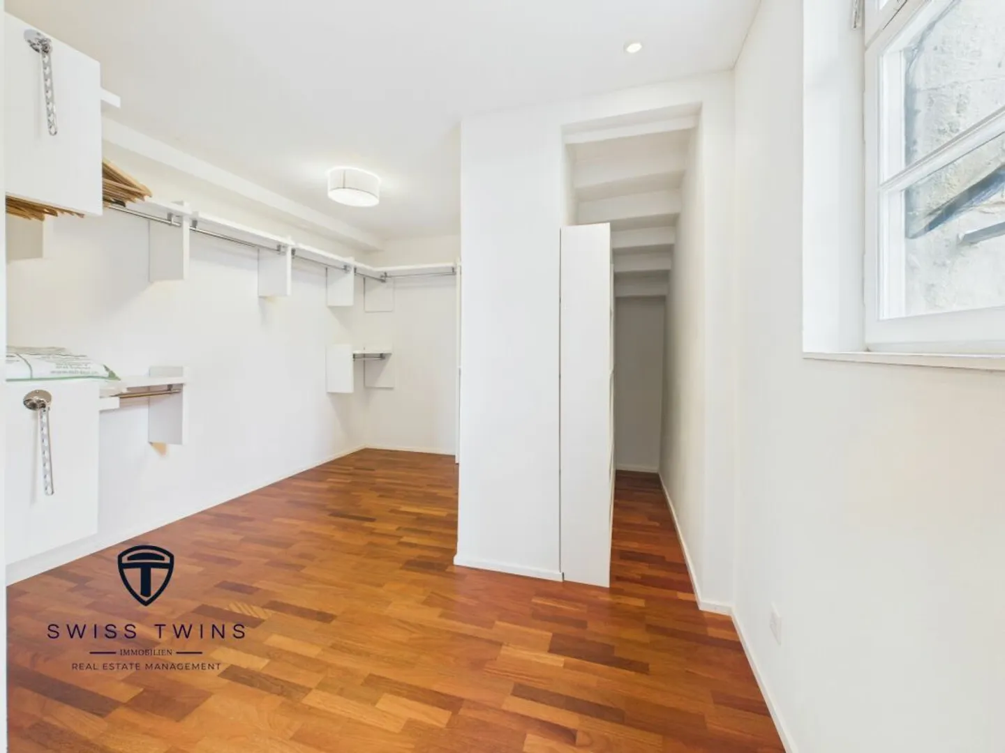 Luxurious Dream Home with Lake View - Photo 11 of 20