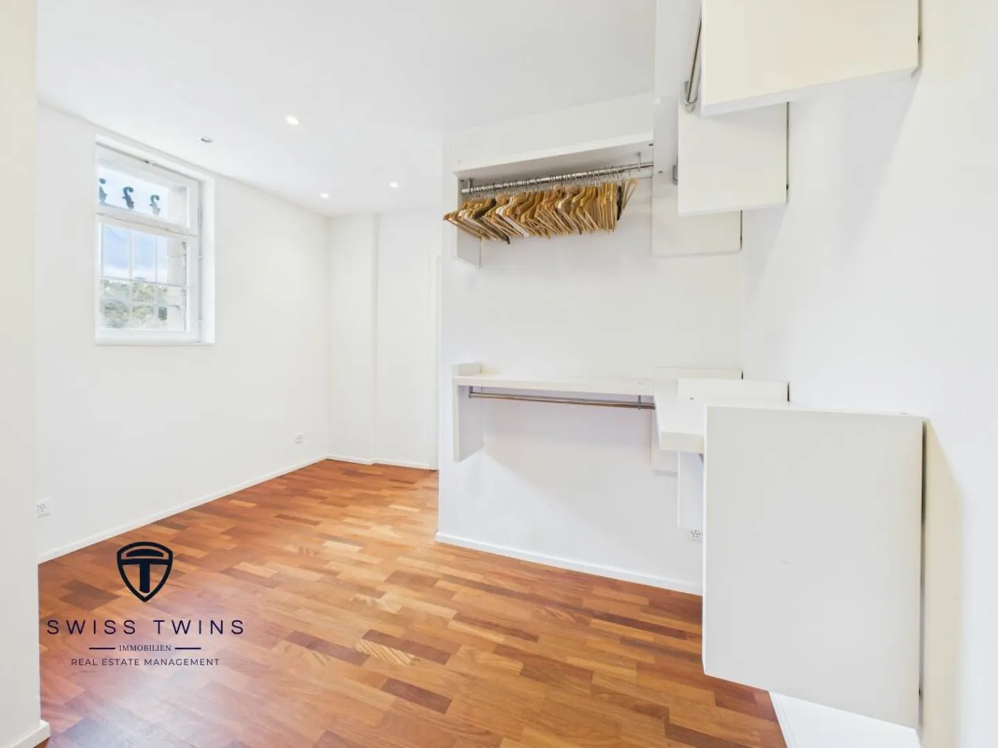 Luxurious Dream Home with Lake View - Photo 12 of 20