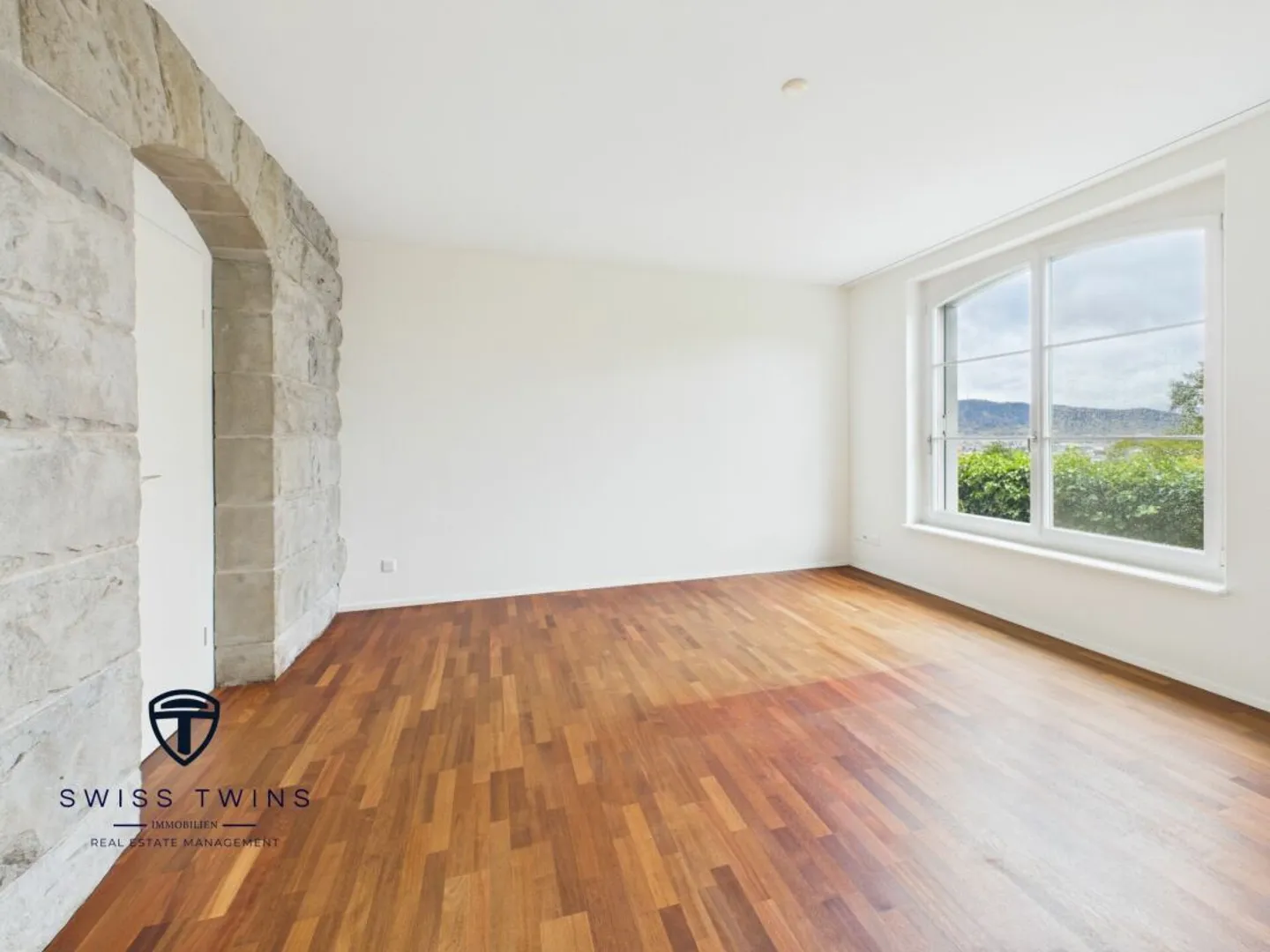 Luxurious Dream Home with Lake View - Photo 13 of 20