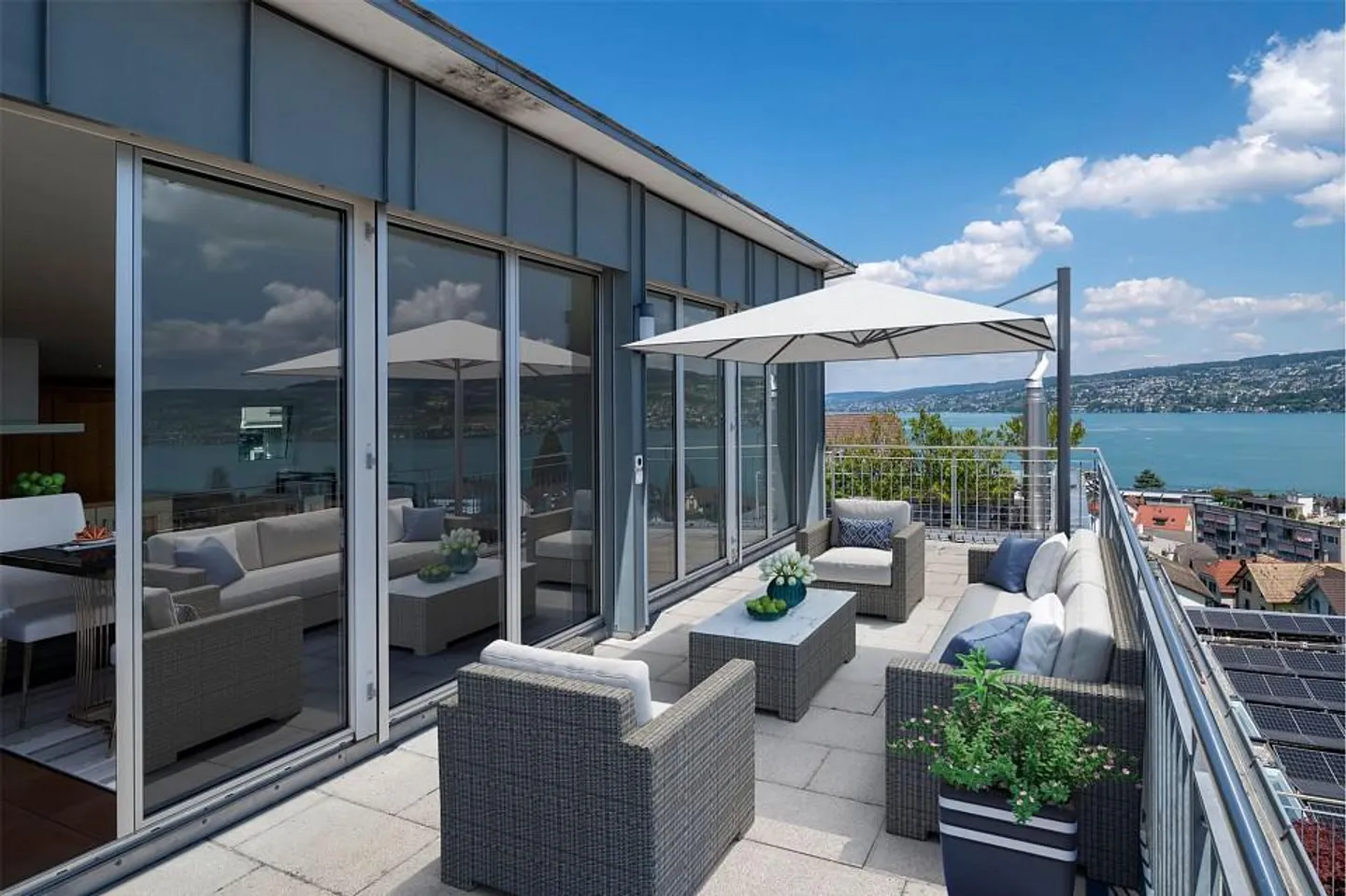 Residential house with a 3½ and a 2½ room apartment with lake view - Photo 5 of 11