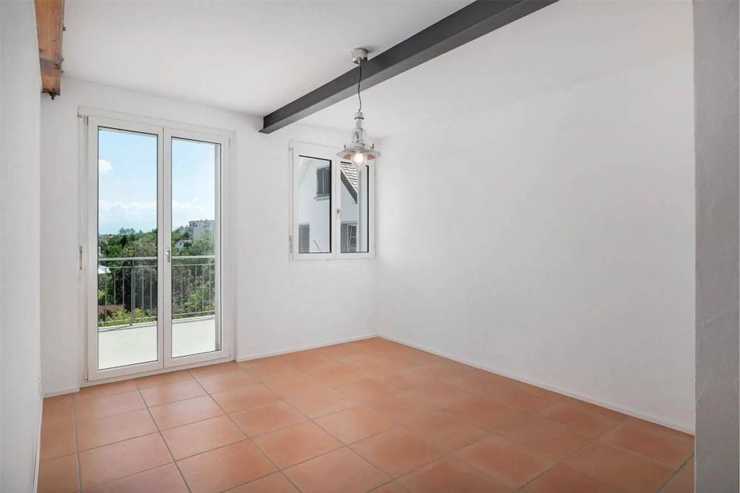 Residential house with a 3½ and a 2½ room apartment with lake view - Photo 8 of 11