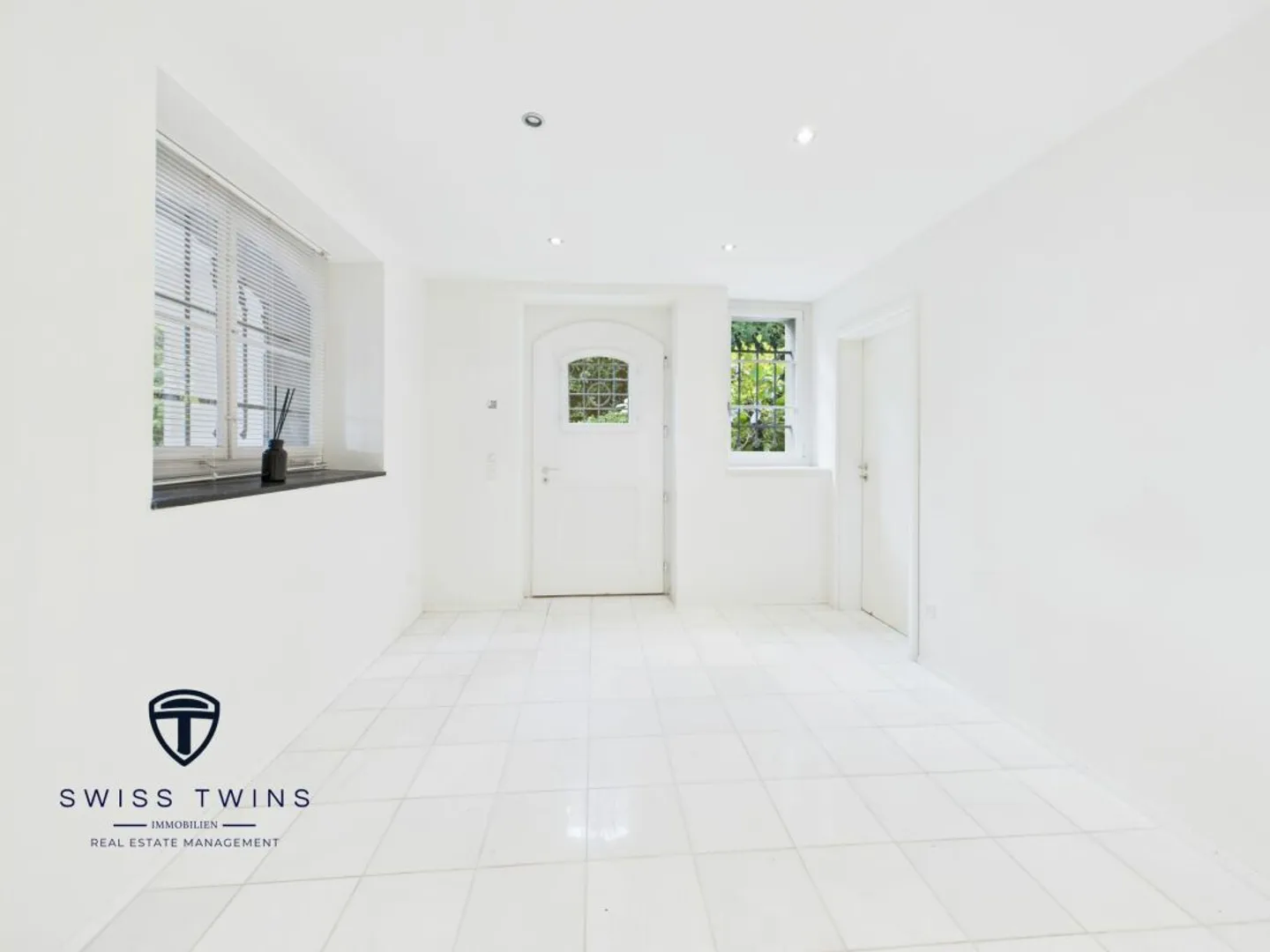 Luxurious Dream Home with Lake View - Photo 14 of 20