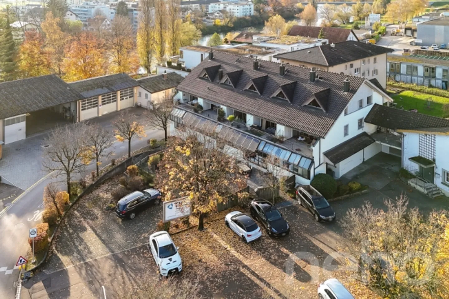 Investment property with 5 apartments, office and storage spaces in Mellingen - Photo 1 of 12