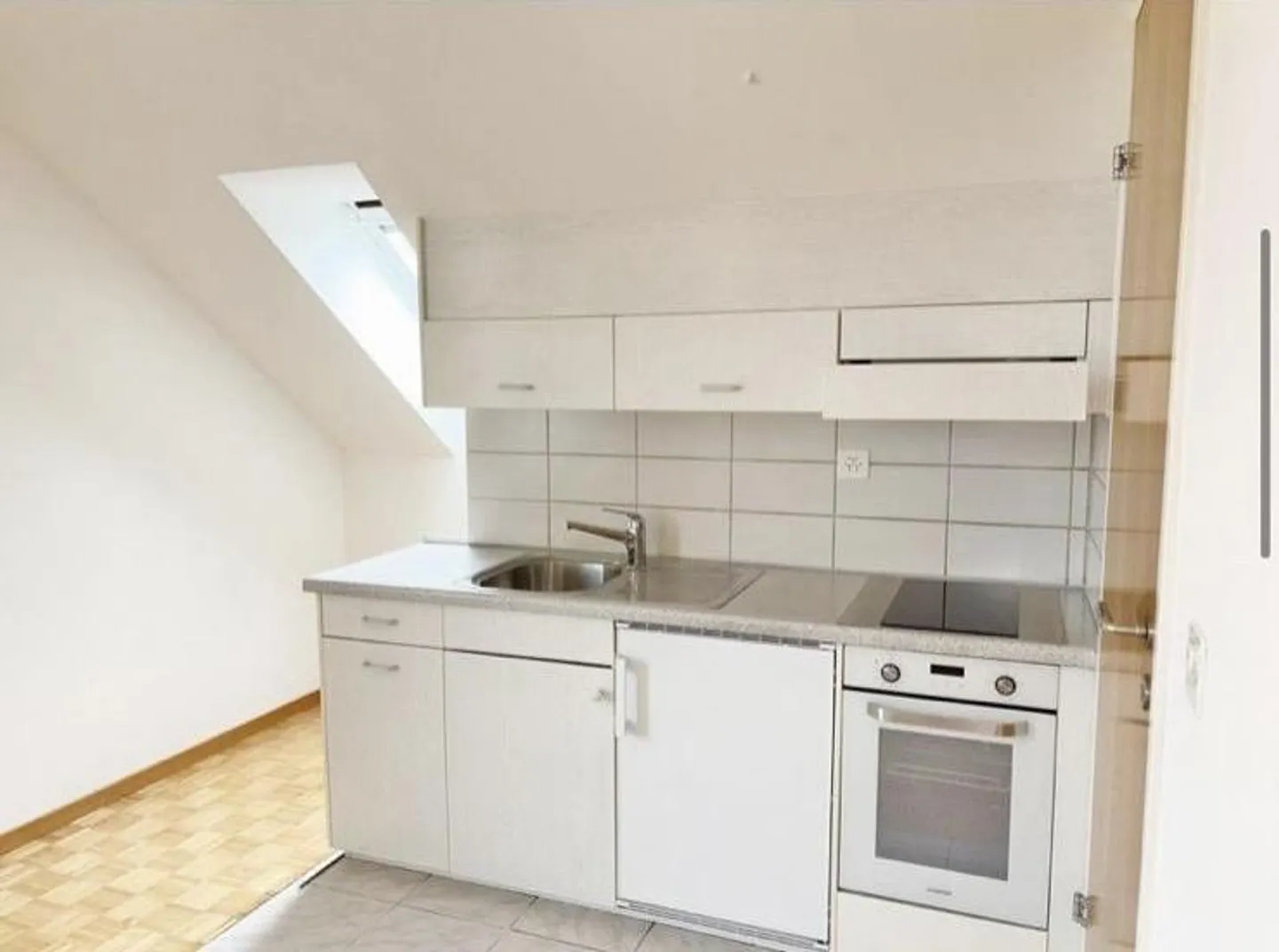 Appartamento mansardato di 1 locale (vicino all'ETH Hönggerberg) - Foto 2 di 5