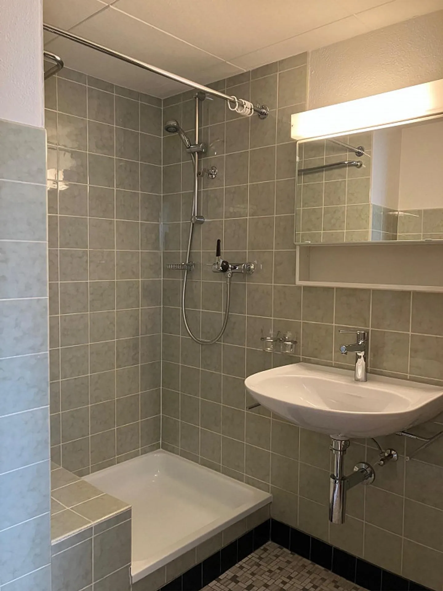 2 Zimmer Dachwohnung in MFH - Photo 9 of 13