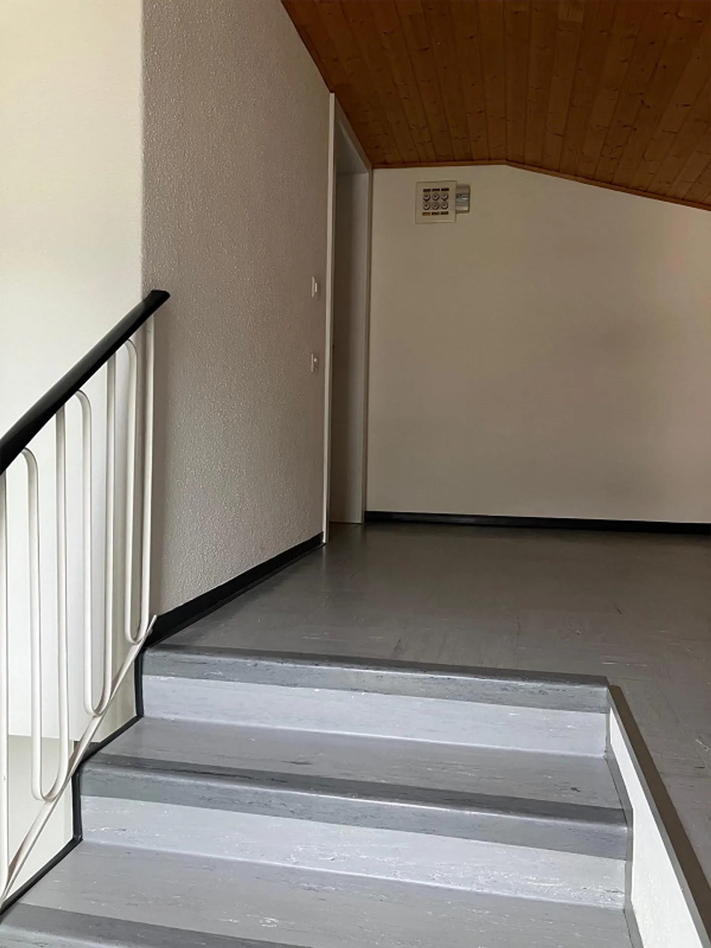 2 Zimmer Dachwohnung in MFH - Photo 4 of 13