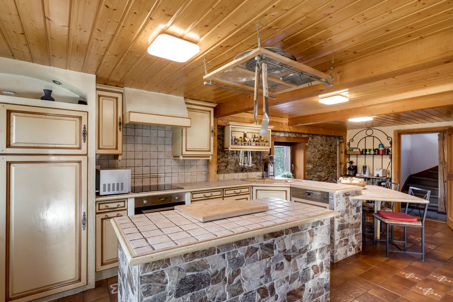 Renovated character farm in the heart of La Roche - Photo 12 of 13