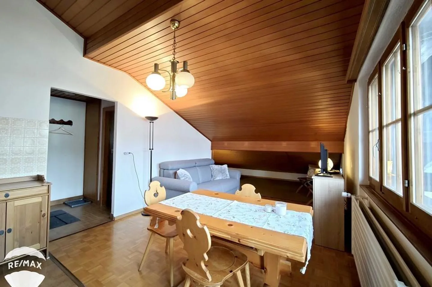 Geräumiges Loft mit Bergblick - Foto 3 von 12