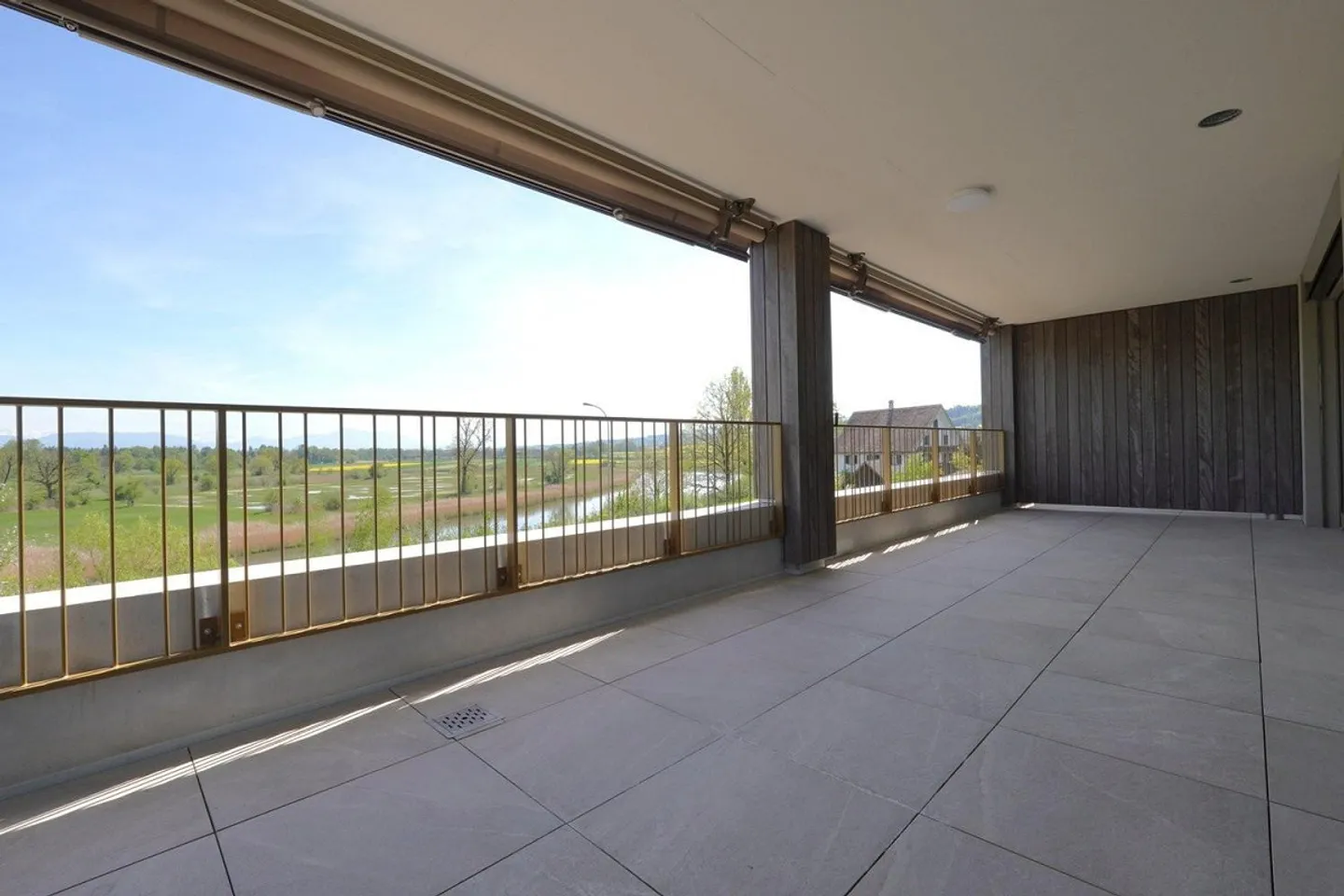 Appartement spacieux de 4,5 pièces avec vue imprenable - Photo 1 sur 10