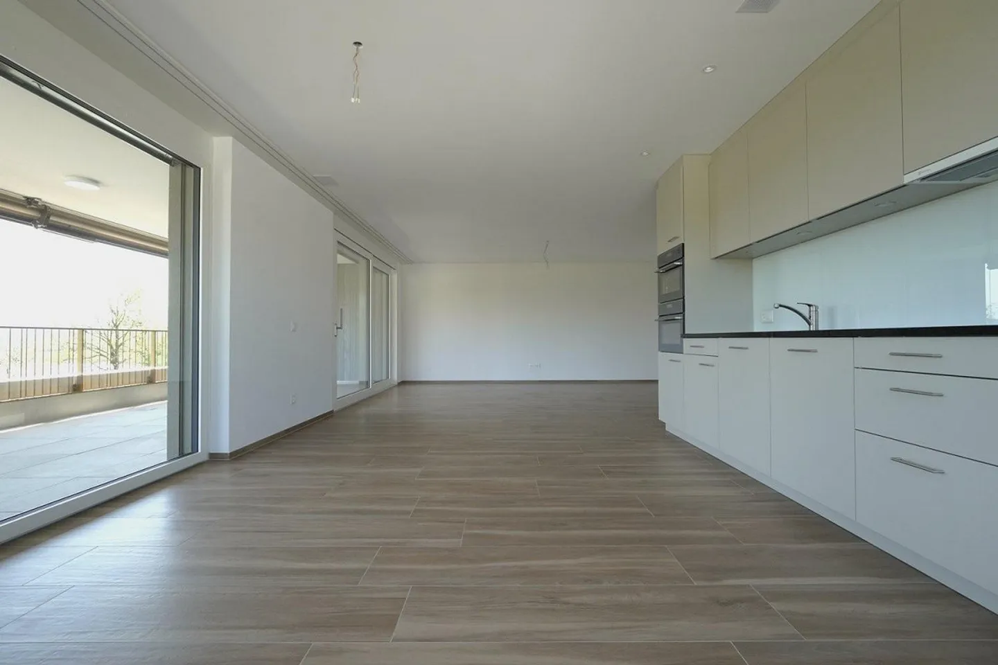 Appartement spacieux de 4,5 pièces avec vue imprenable - Photo 3 sur 10