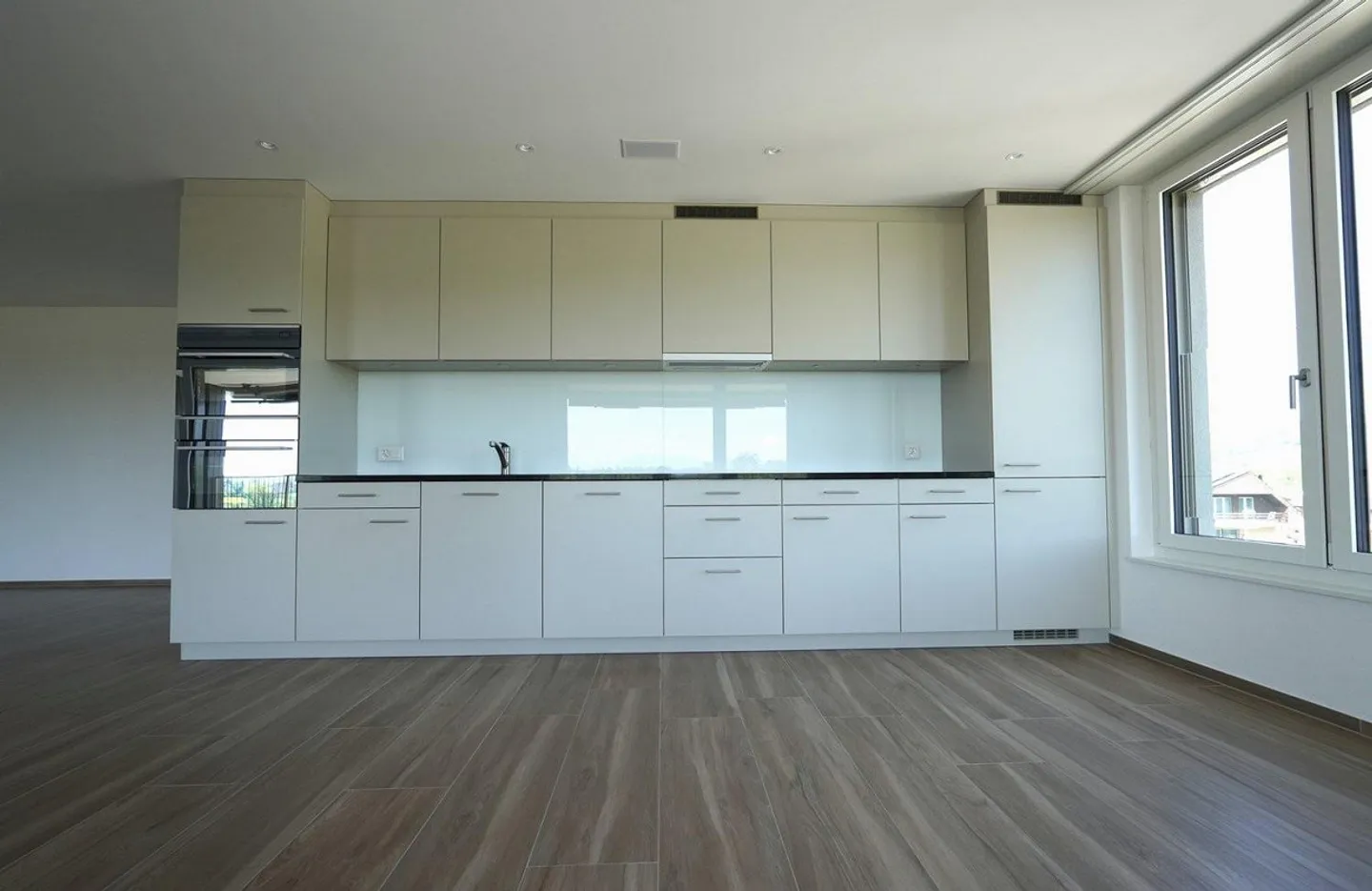 Appartement spacieux de 4,5 pièces avec vue imprenable - Photo 4 sur 10