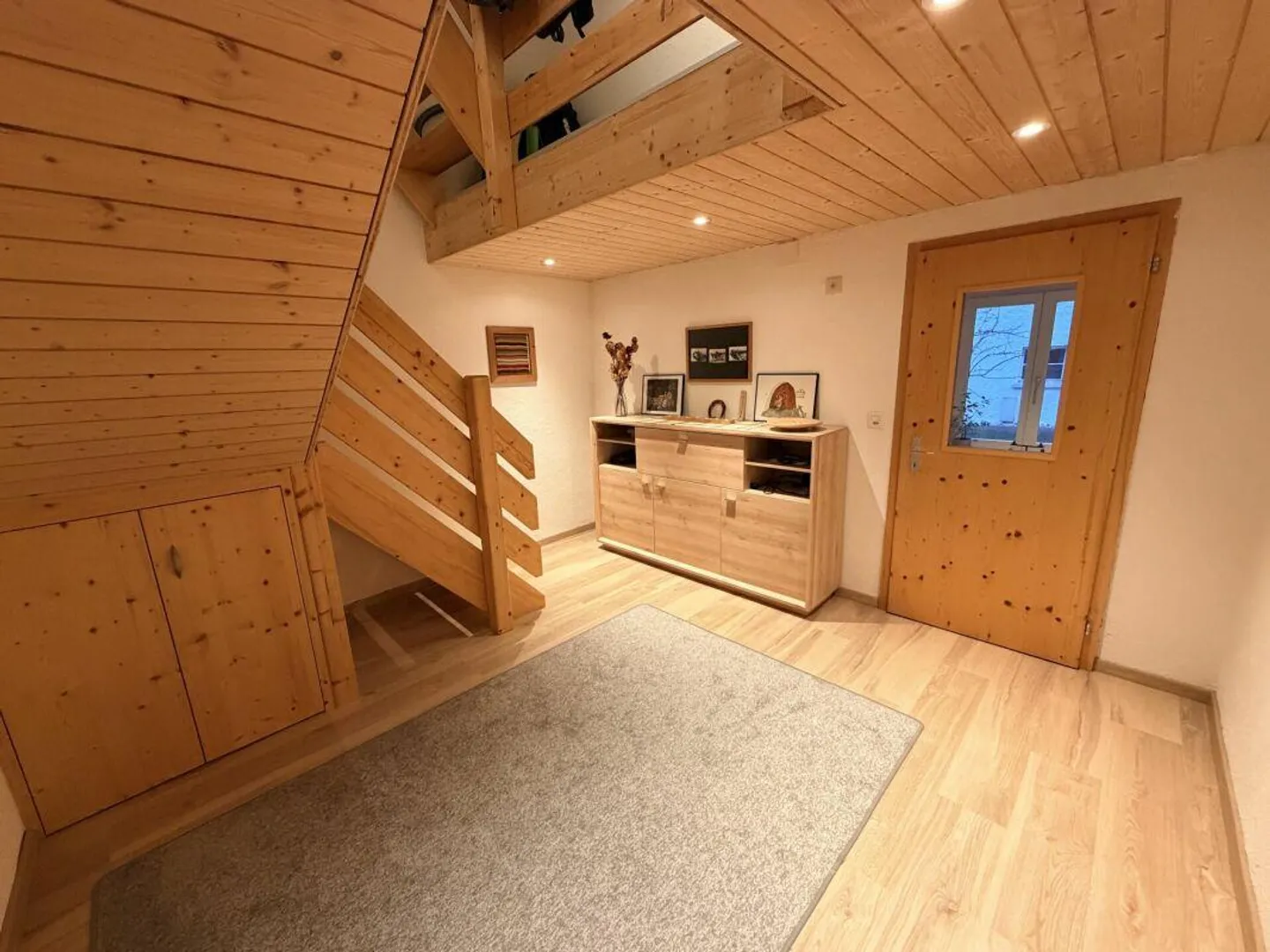 Versatile two-family house - One apartment ready to move in, one with a lot of potential - Photo 3 of 16