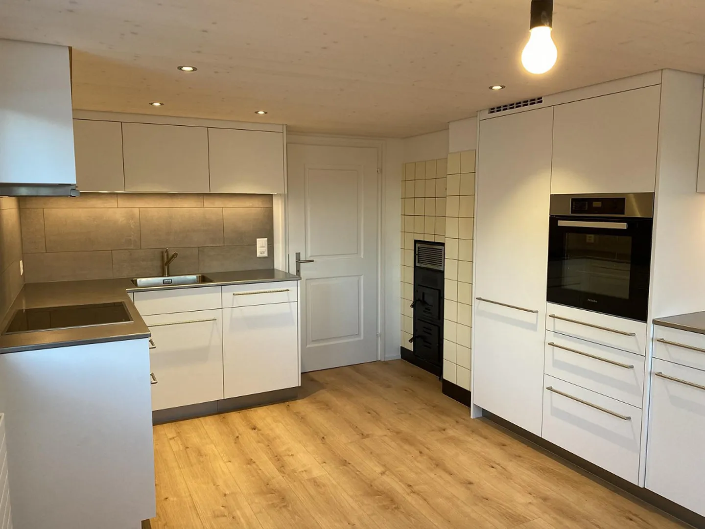 Detached Single-Family House with a View - Photo 8 of 21