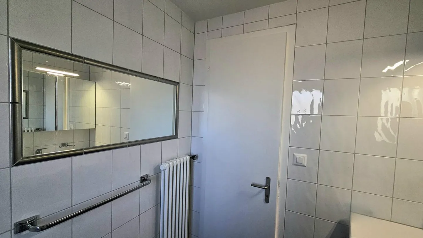 Appartement lumineux, fraîchement peint avec balcon ensoleillé ... - Photo 13 sur 13