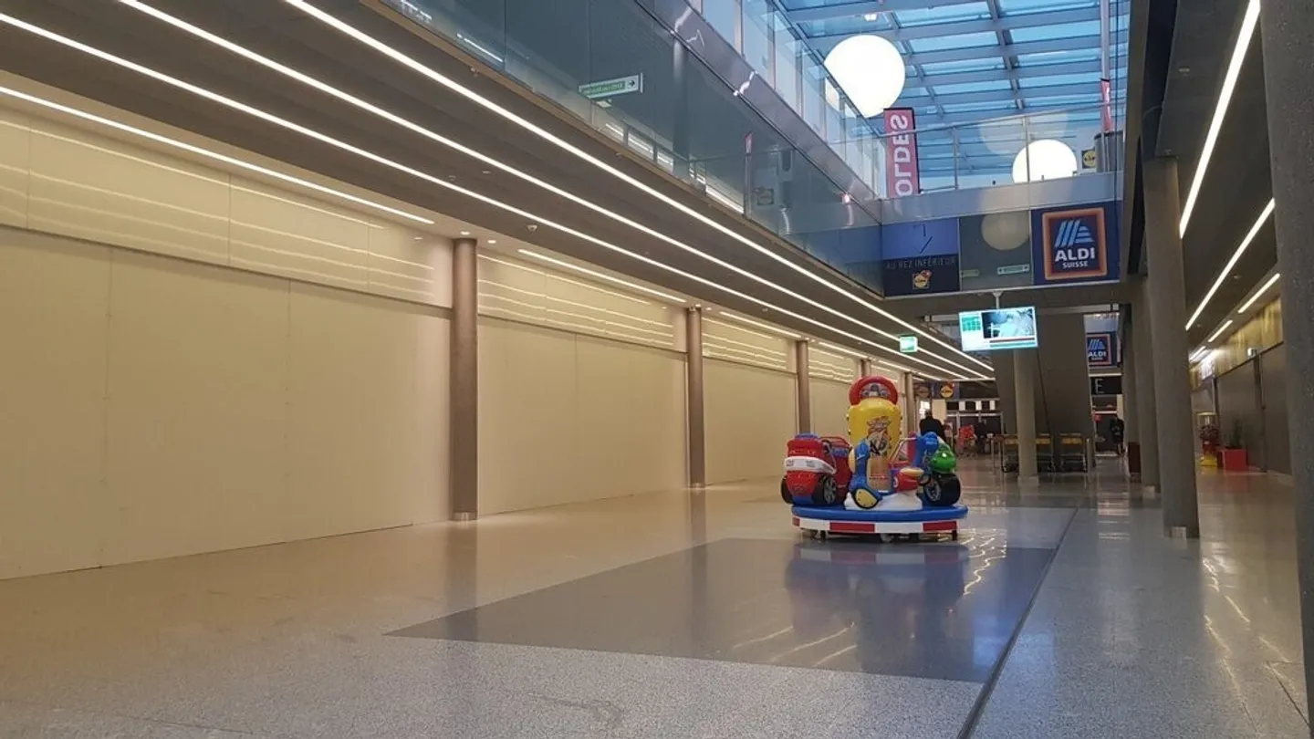 Installez-vous dans un centre commercial urbain de qualité - Photo 4 sur 6