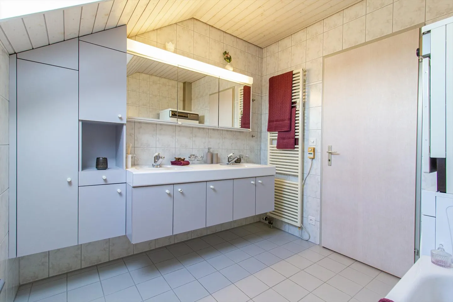 Dernier étage 3.5 pièces - Foto 6 von 13