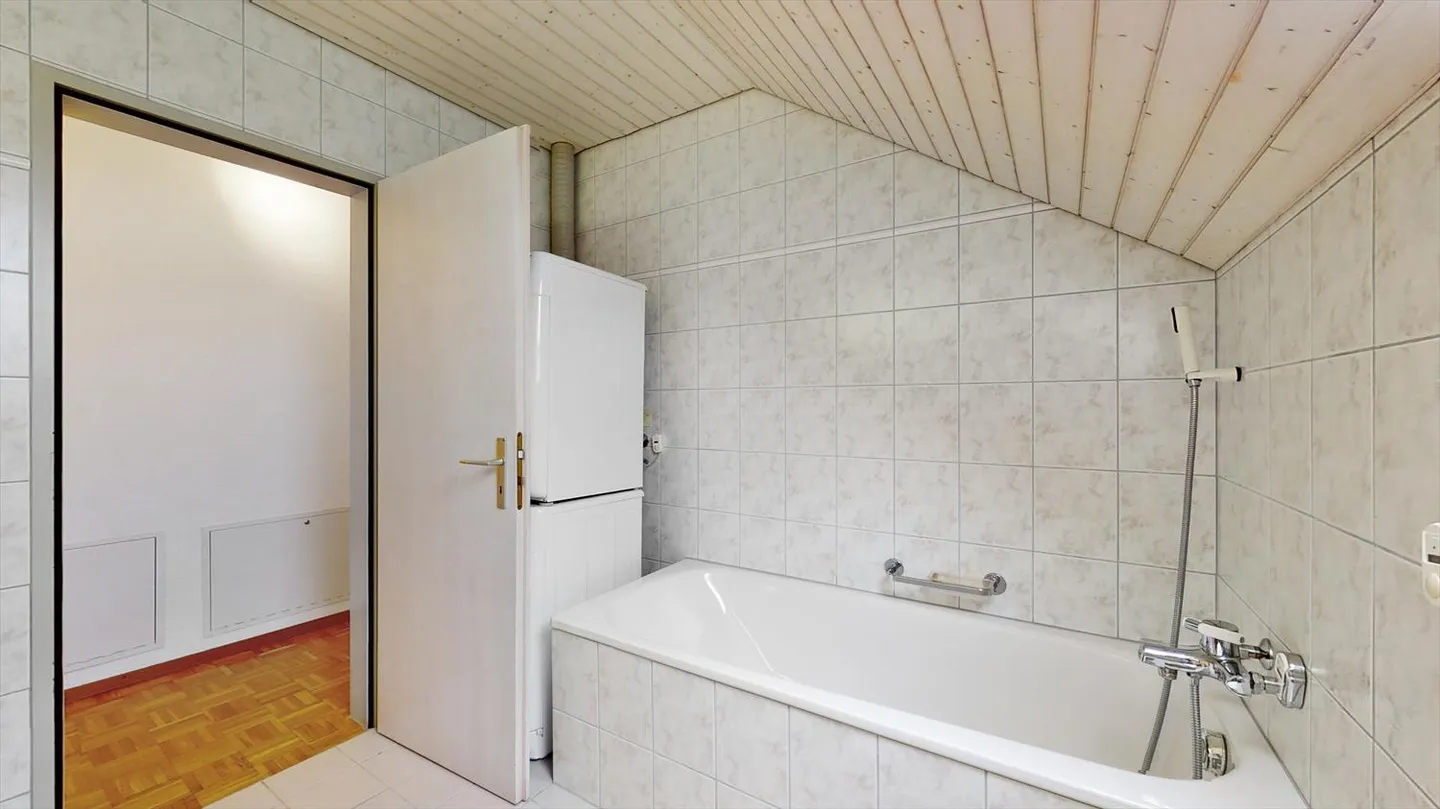 Dernier étage 3.5 pièces - Foto 7 von 13