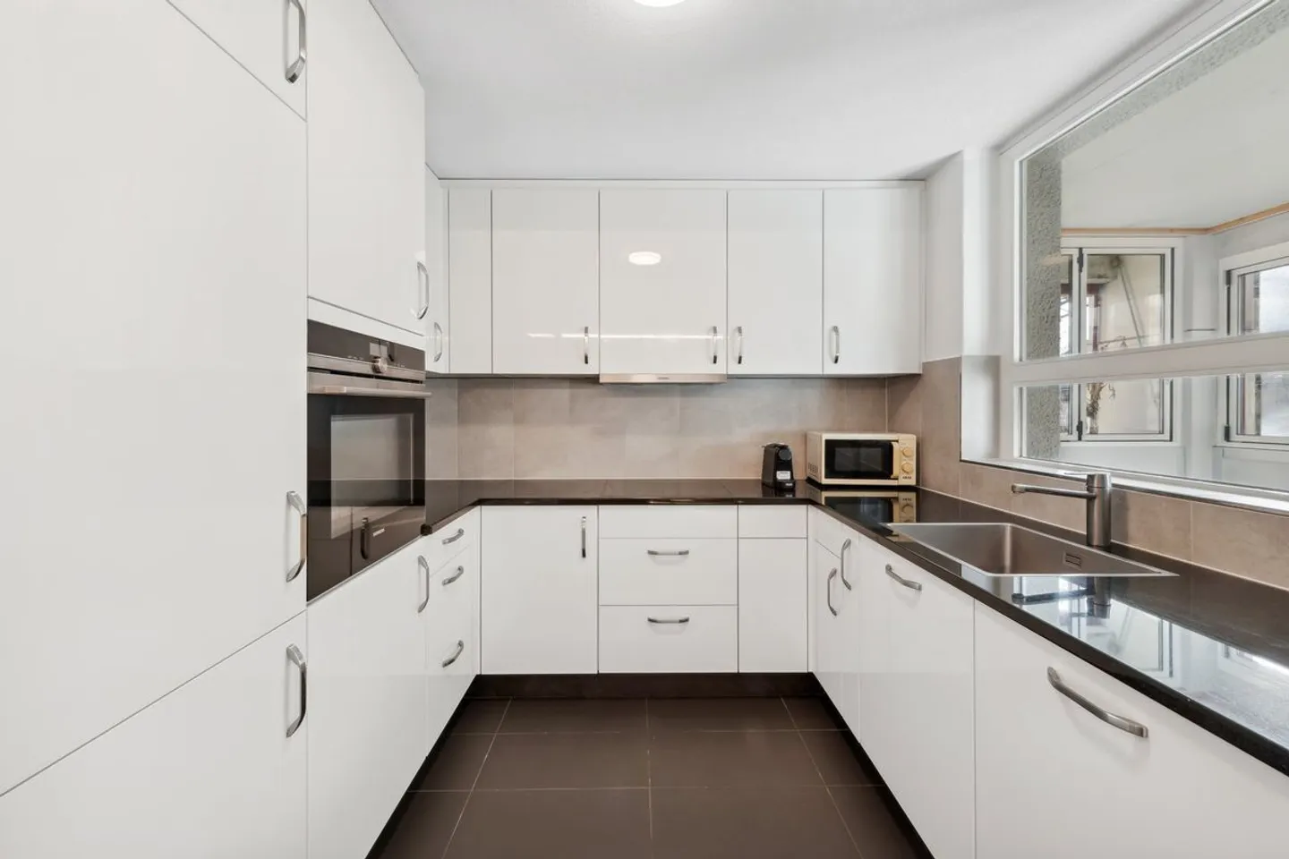NoSta Real Estate AG: Appartamento ristrutturato di 4,5 stanze al piano rialzato, Oberdorf vicino a Soletta - Foto 2 di 8