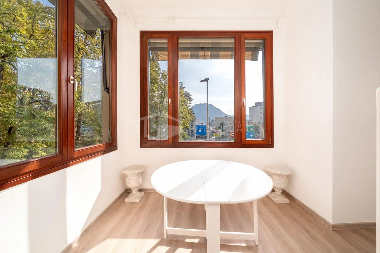 GERÄUMIGE UND HELLER 5-ZIMMER-WOHNUNG IN DER NÄHE DES ZENTRUMS - Foto 9 von 16