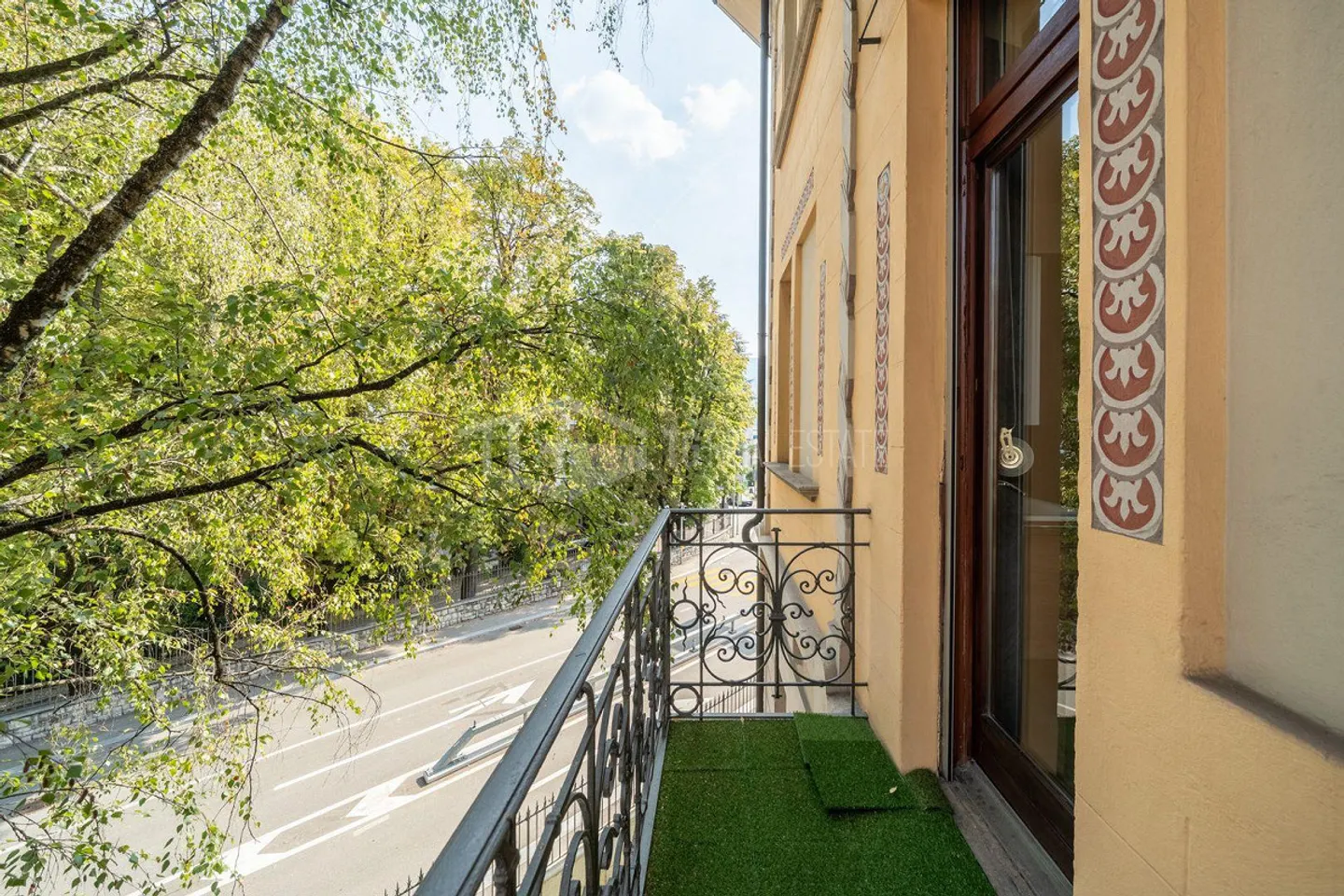 GERÄUMIGE UND HELLER 5-ZIMMER-WOHNUNG IN DER NÄHE DES ZENTRUMS - Foto 14 von 16