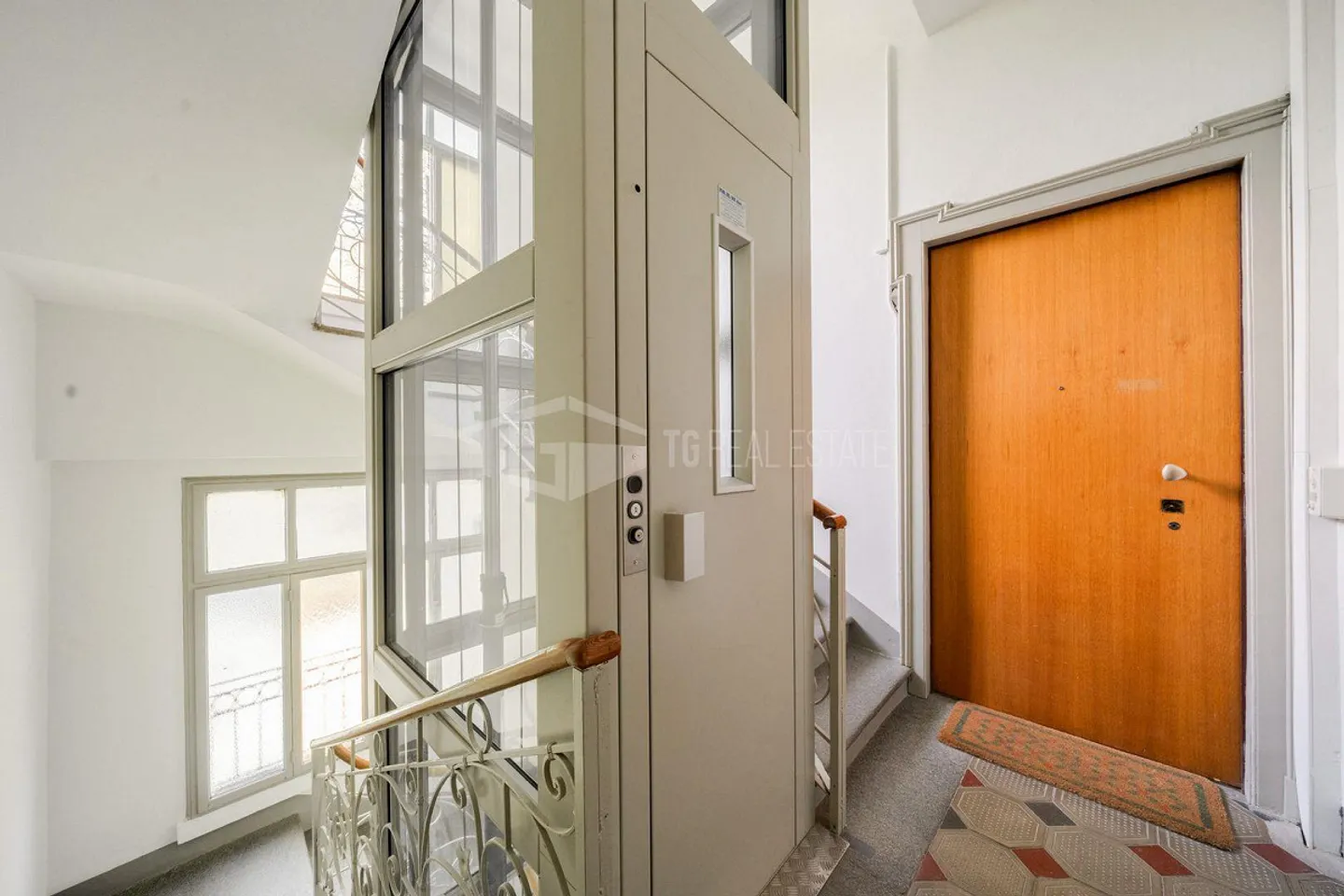 GERÄUMIGE UND HELLER 5-ZIMMER-WOHNUNG IN DER NÄHE DES ZENTRUMS - Foto 15 von 16