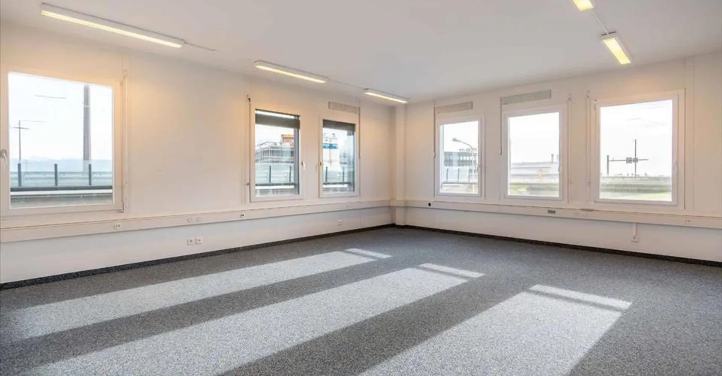 Office space for rent - Photo 1 of 4