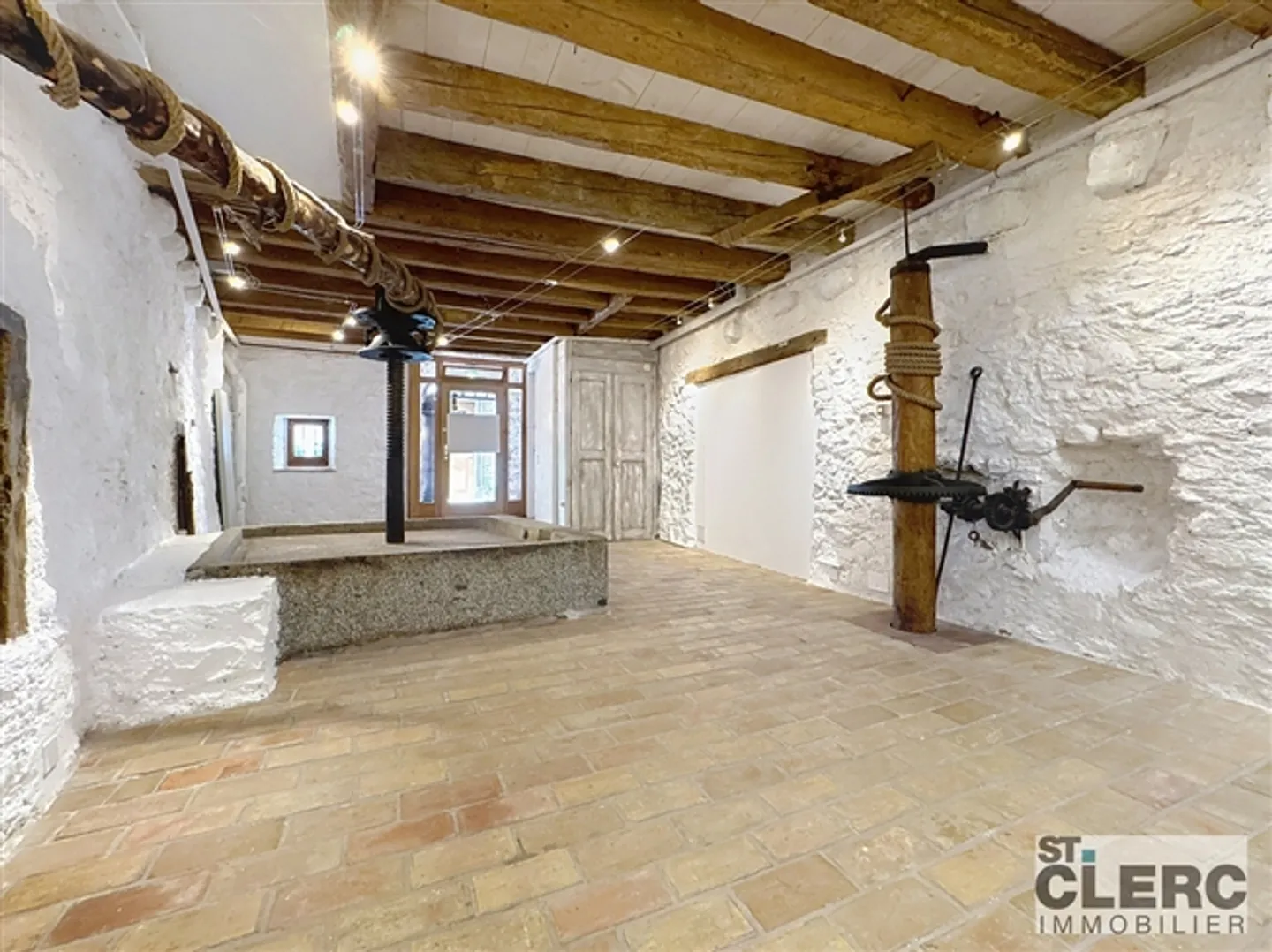 «Zu vermieten, im Herzen des Dorfes Lutry, alte Presse mit Gütesiegel.» - Photo 3 sur 6