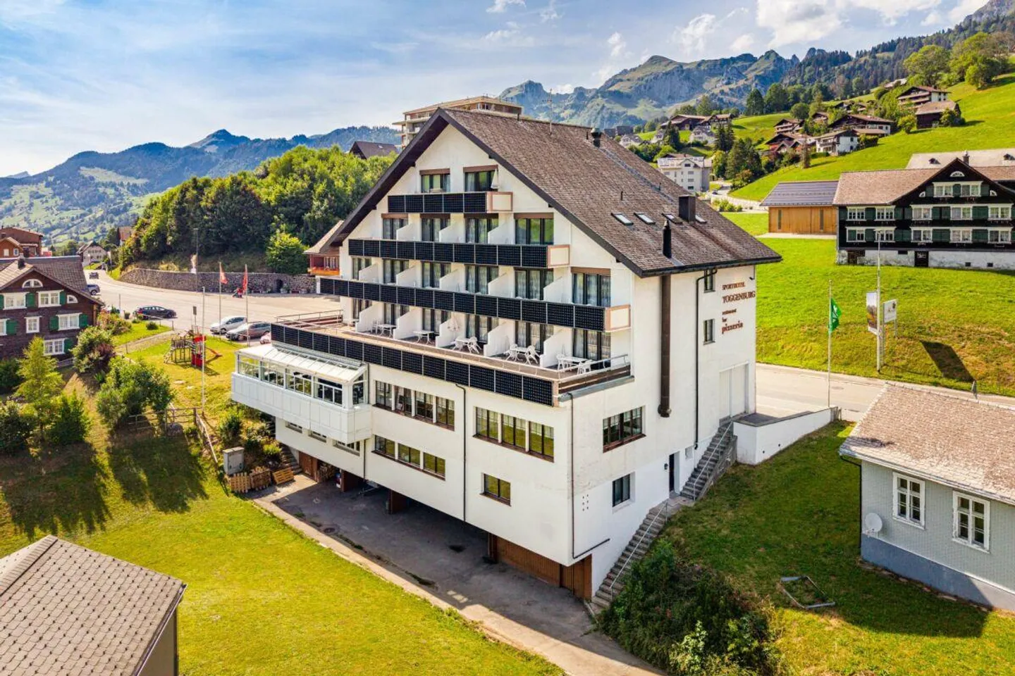 VIEL POTENZIAL AN BESTER LAGE: HOTEL TOGGENBURG MIT TRAUMAUSSICHT U... - Photo 1 sur 17