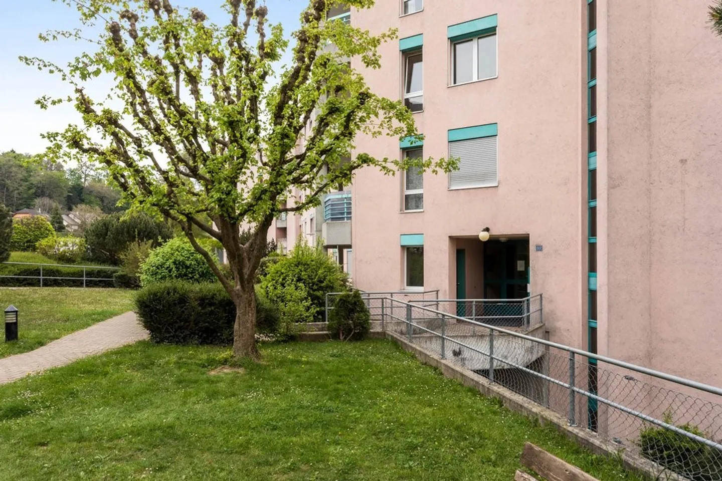 Place de Parking Pratique - Photo 2 sur 2