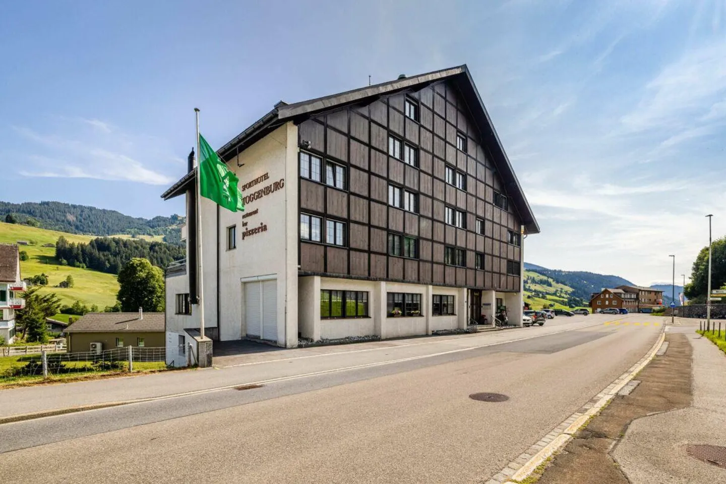 VIEL POTENZIAL AN BESTER LAGE: HOTEL TOGGENBURG MIT TRAUMAUSSICHT U... - Photo 15 sur 17