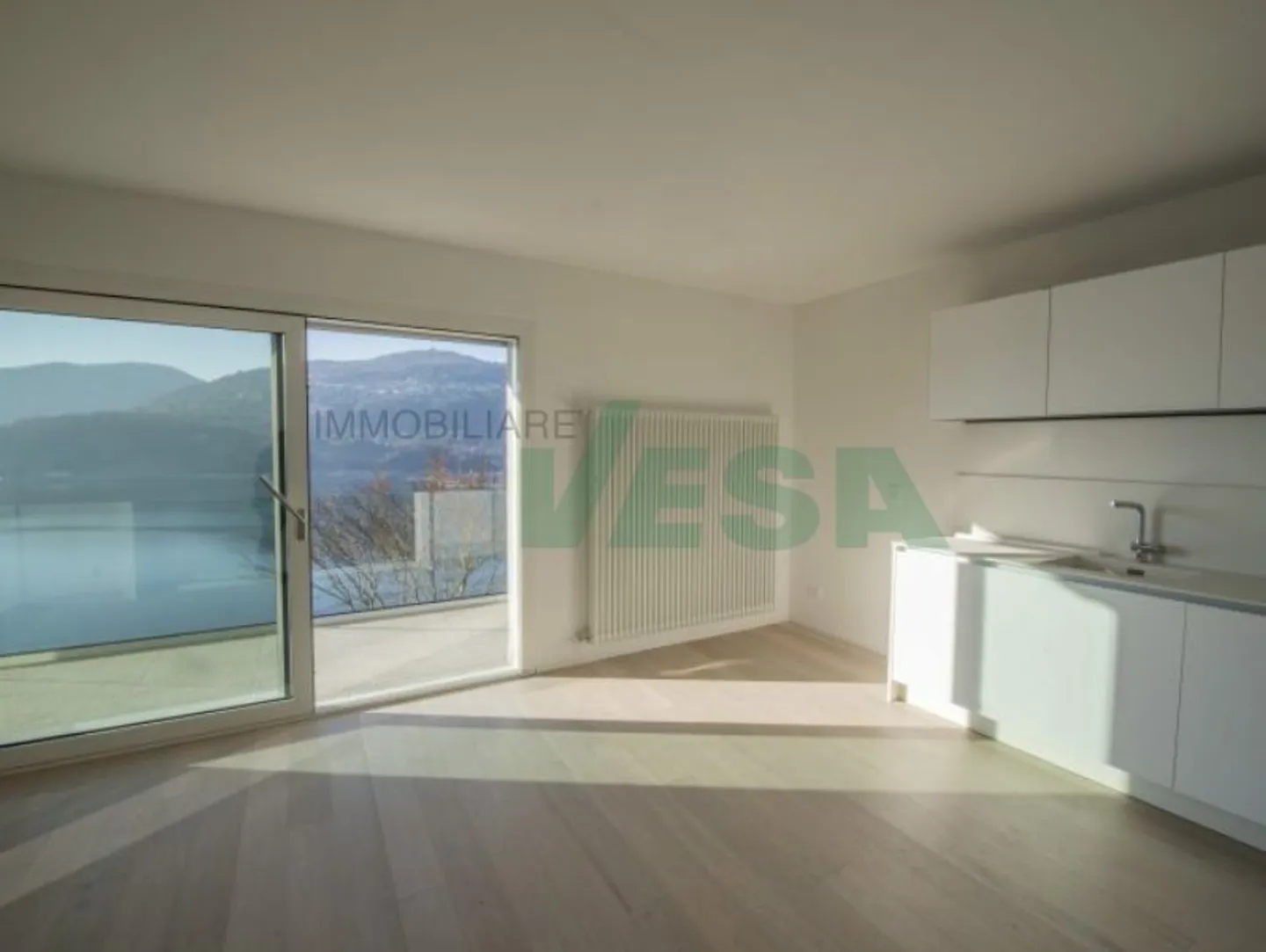 Elegante appartamento monolocale con magnifica vista lago - Foto 2 di 10