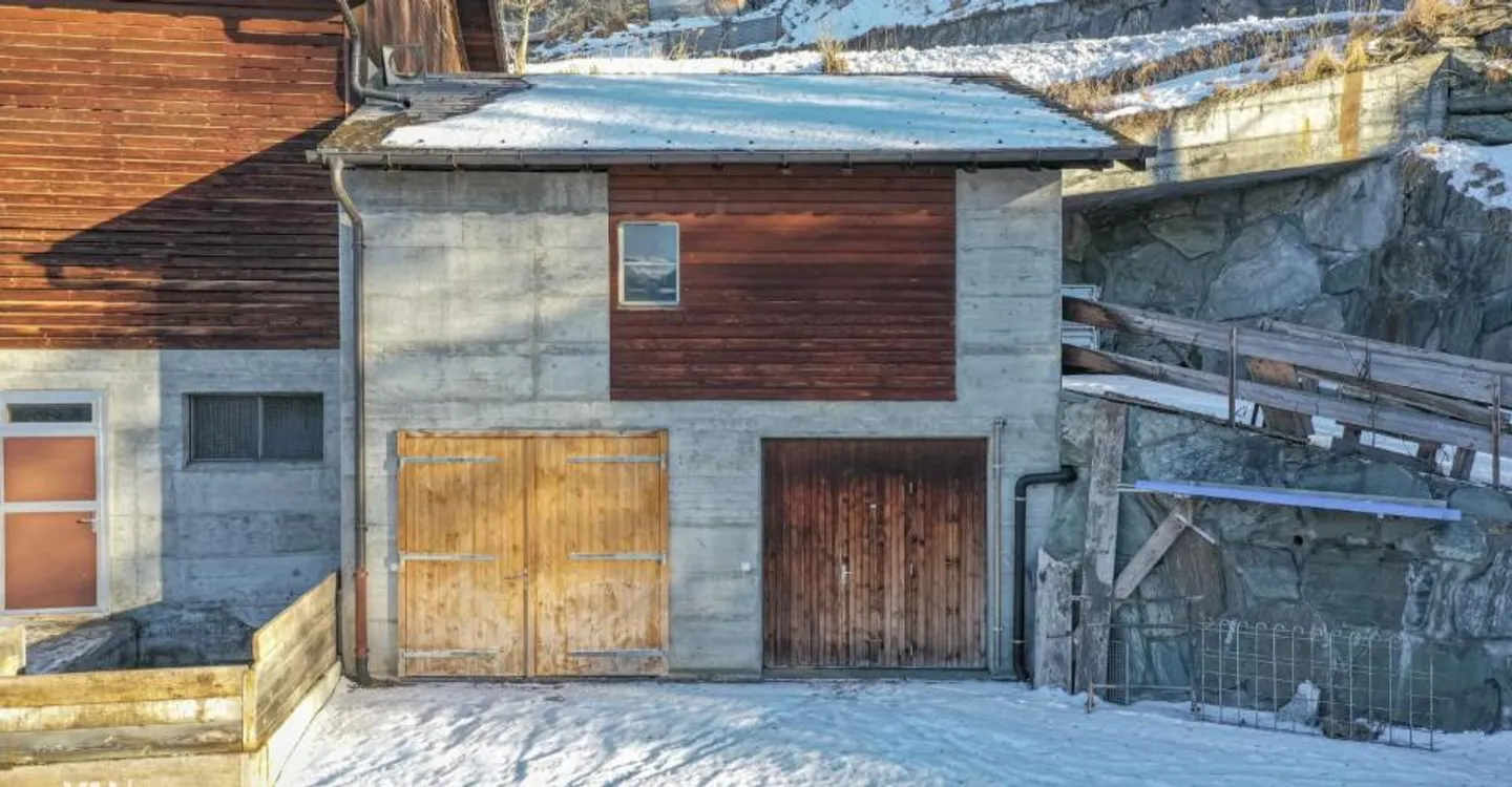 Étable, Grange et Garage dans un Bel Emplacement - Photo 2 sur 10