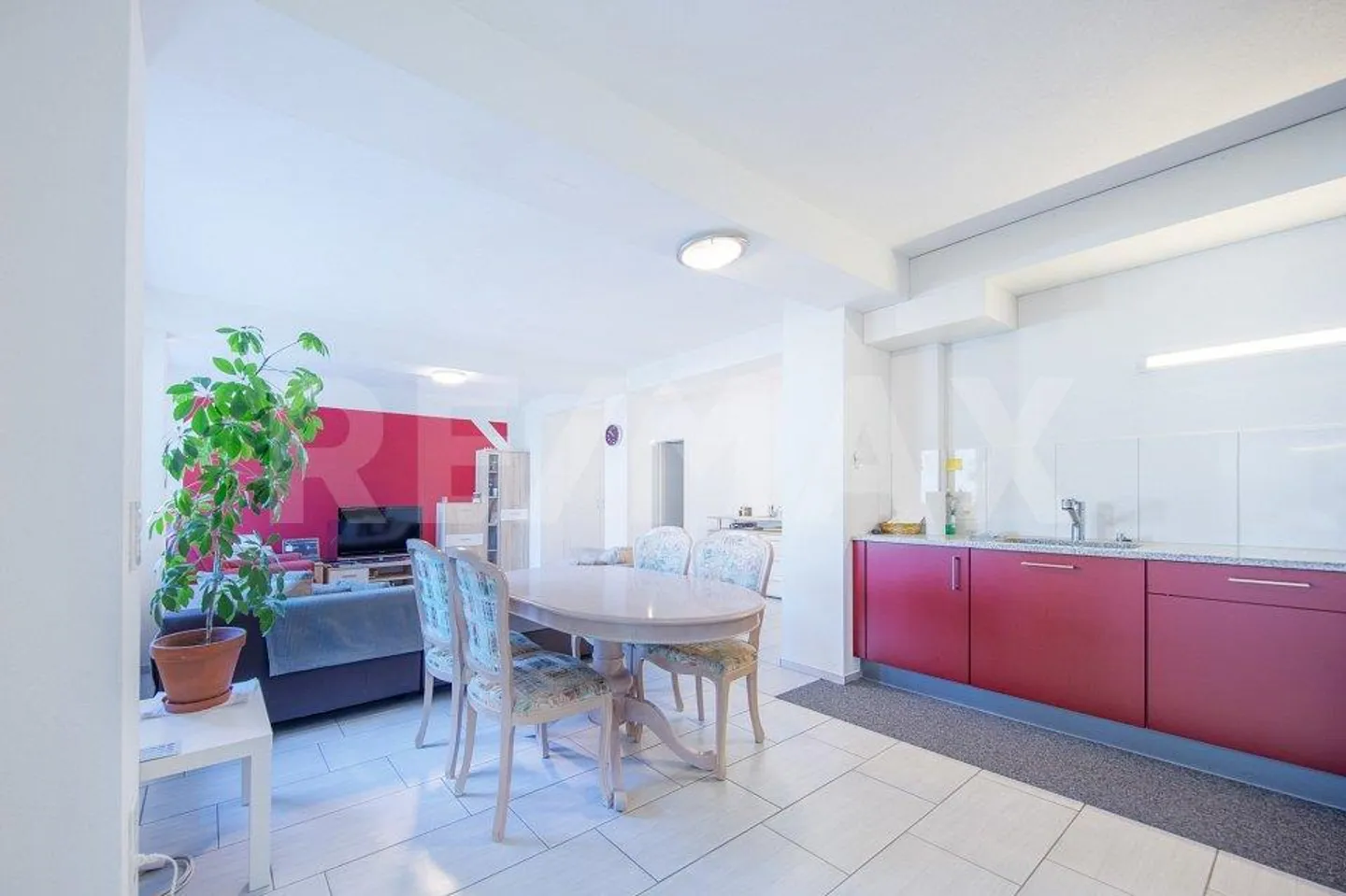 Attraktive, gepflegte 2.5-Zimmer-Wohnung an ruhiger Lage nahe Dorfk... - Foto 6 di 13