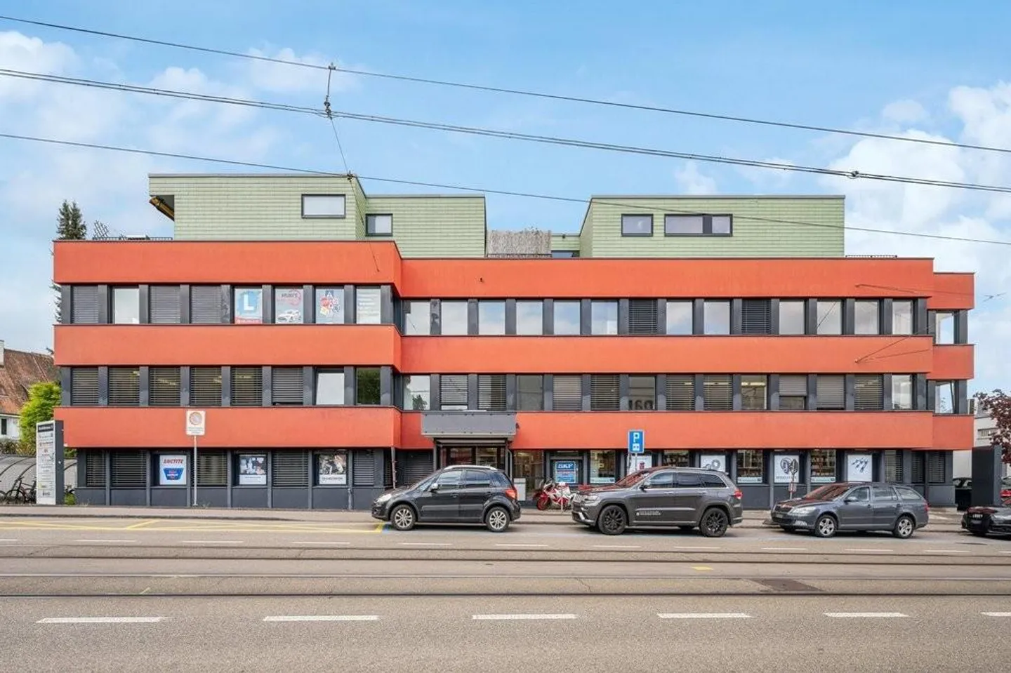 Bright office space in a central location in Birsfelden - Photo 1 of 6