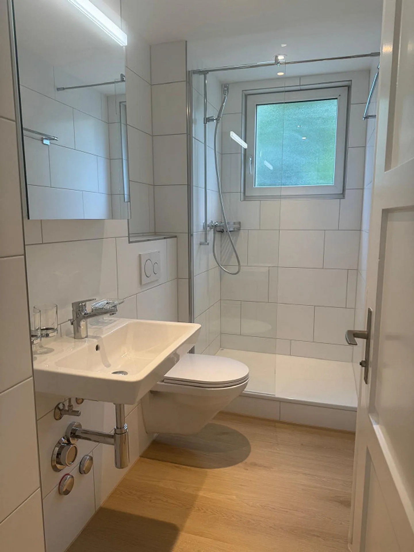 Emménagez et vivez immédiatement ! Logement meublé avec jardin - Photo 4 sur 10