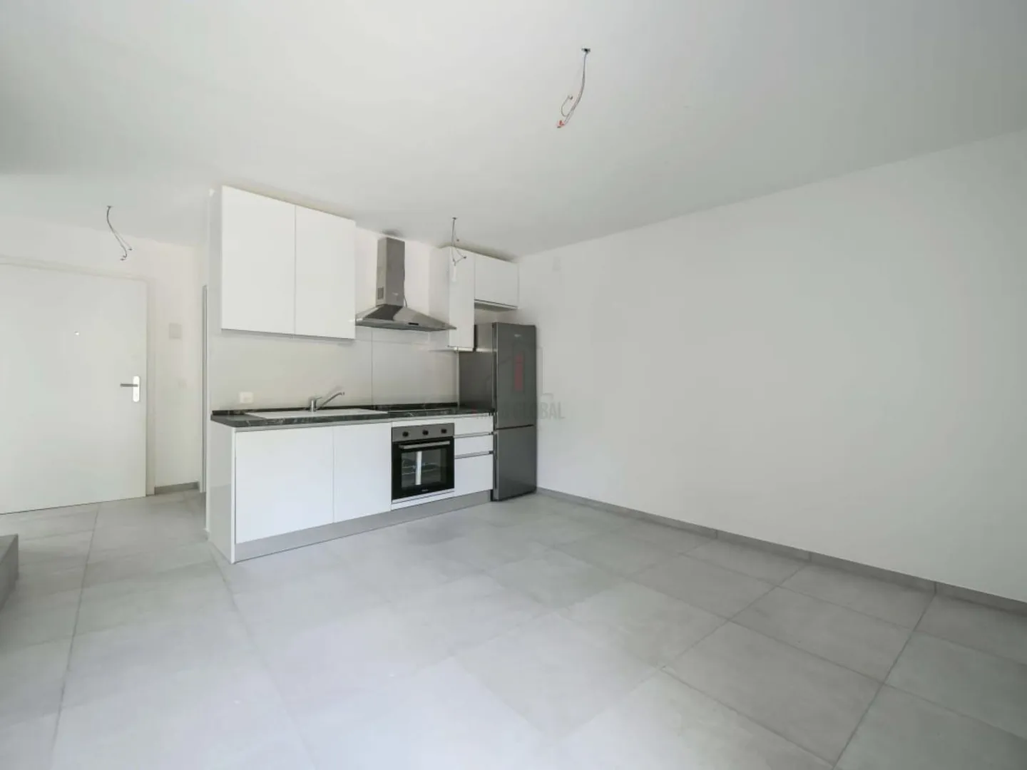 Welcome to this sunny 3-room apartment in San Pietro di Stabio - Photo 1 of 10