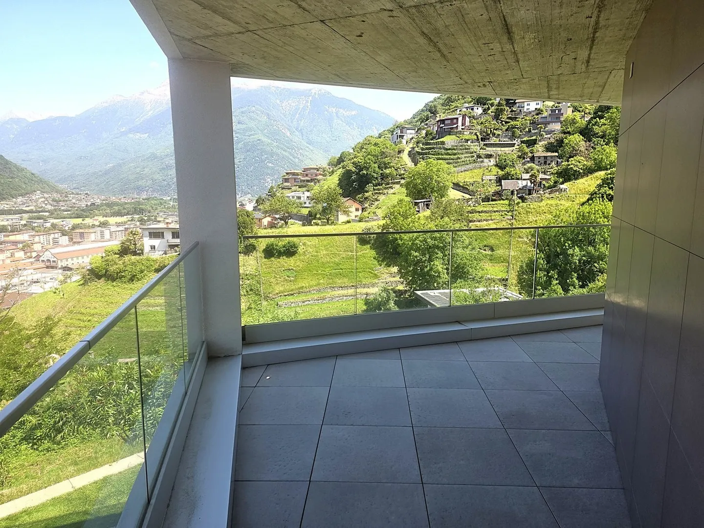 Moderne Wohnung mit Panoramablick - Foto 4 von 20