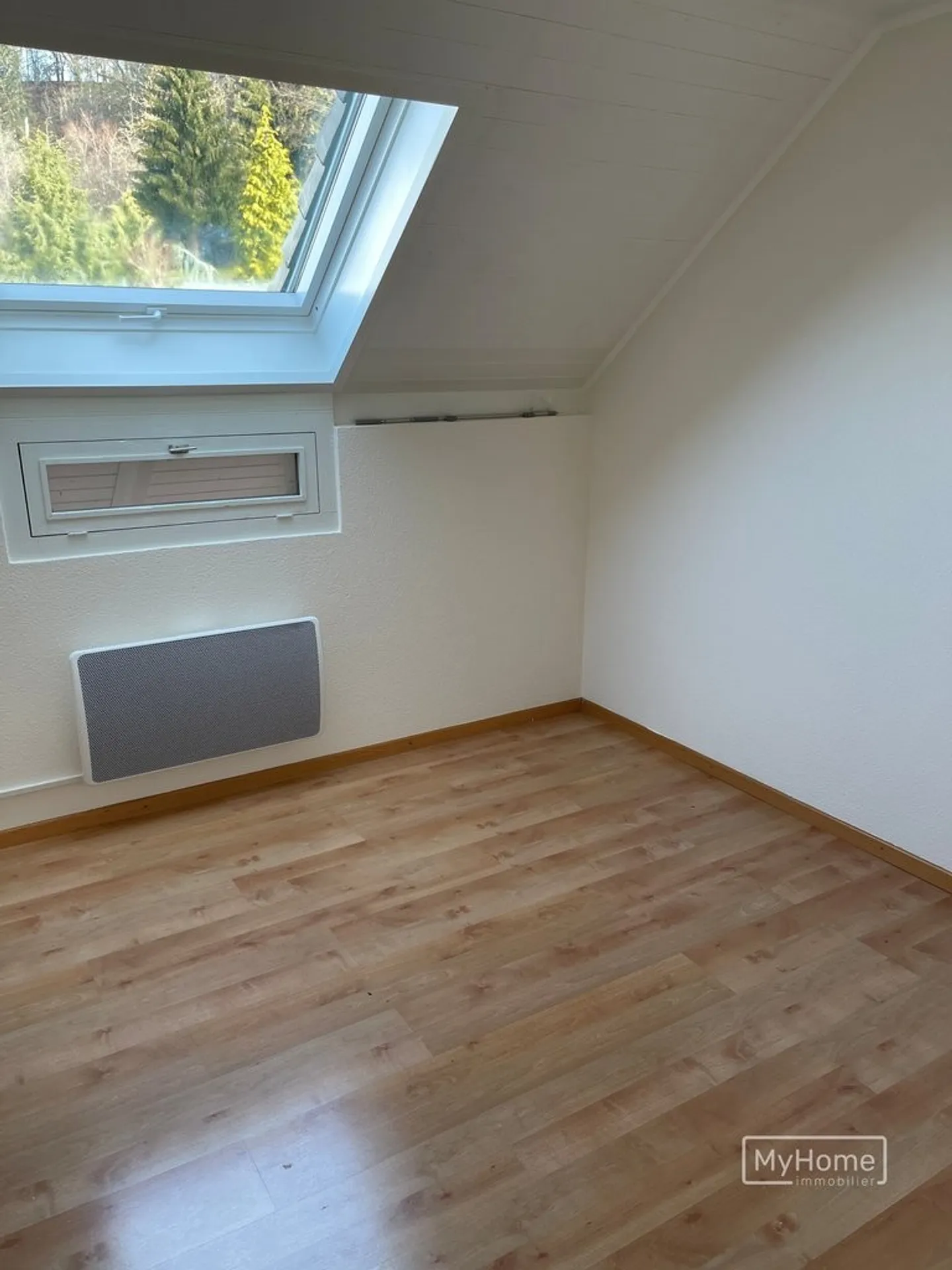 Spaziosa villa di 6,5 stanze con un grande giardino privato - Foto 8 di 11