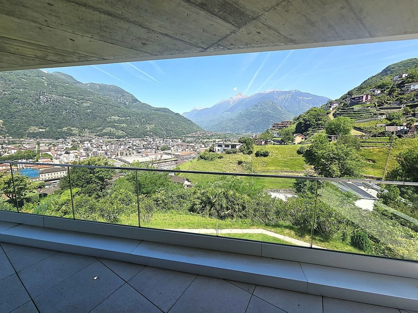 Moderne Wohnung mit Panoramablick - Foto 1 von 20
