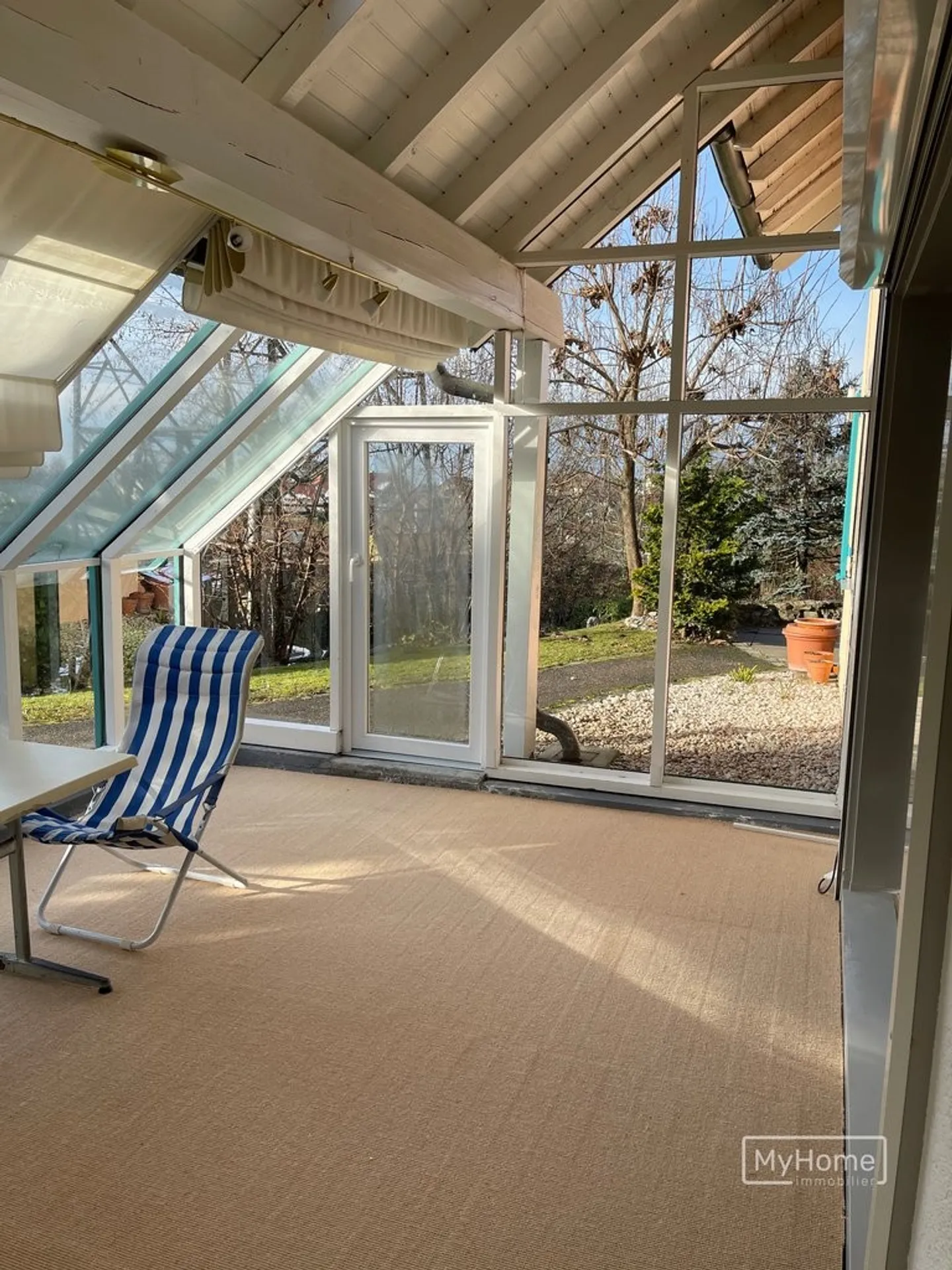 Spaziosa villa di 6,5 stanze con un grande giardino privato - Foto 4 di 11