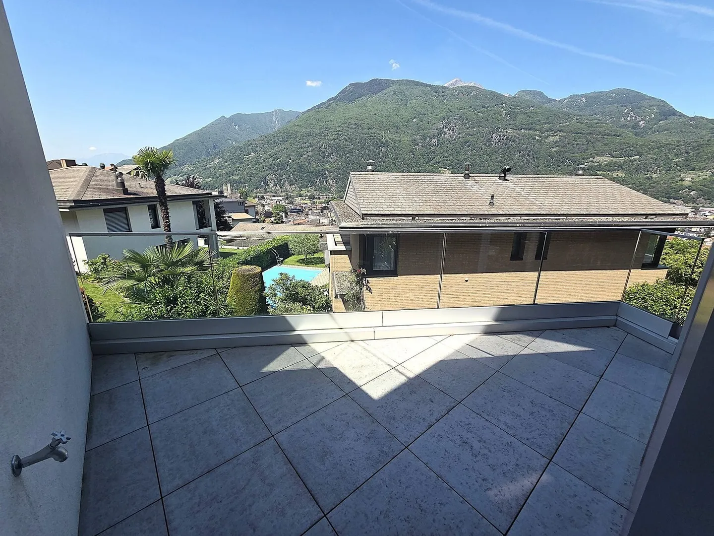 Moderne Wohnung mit Panoramablick - Foto 10 von 20