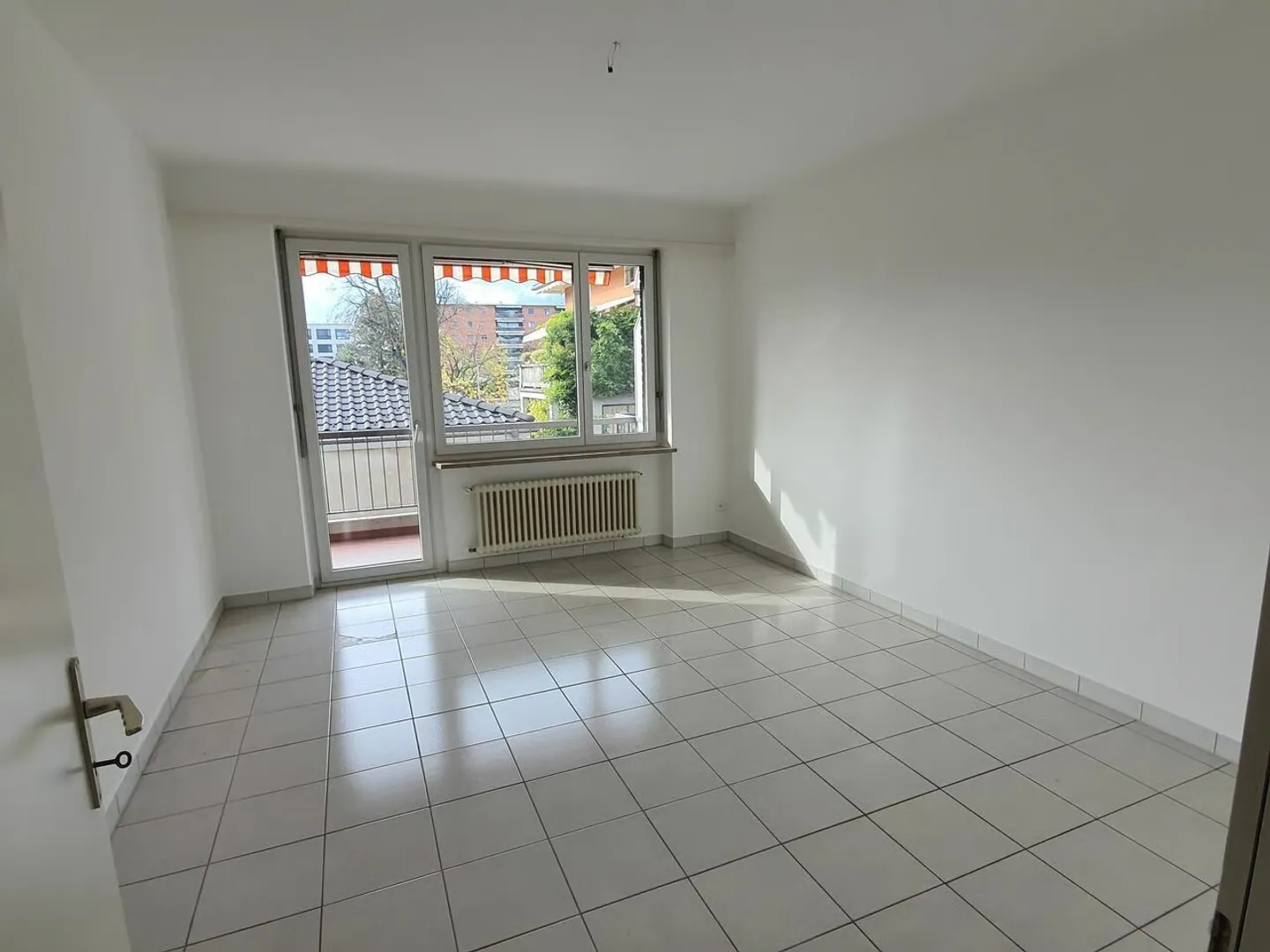 For sale 3.5 room apartment in the center - Photo 4 of 8