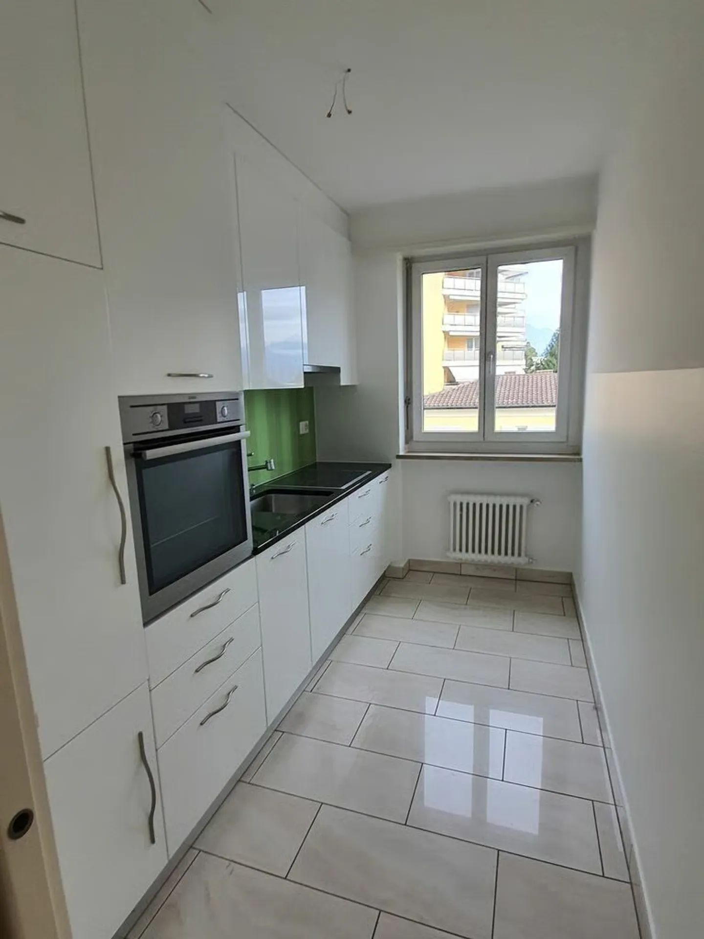 For sale 3.5 room apartment in the center - Photo 6 of 8