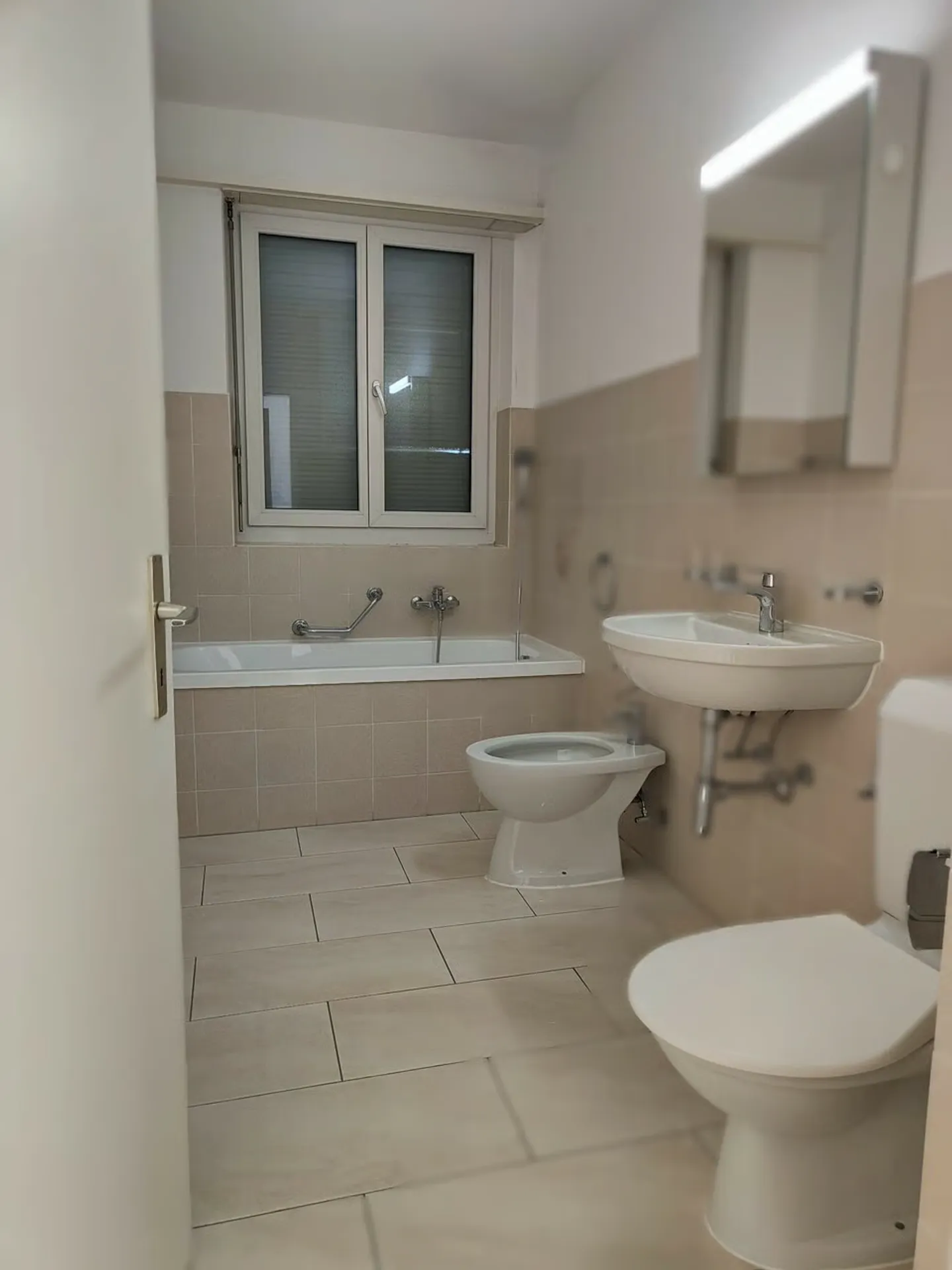 For sale 3.5 room apartment in the center - Photo 8 of 8