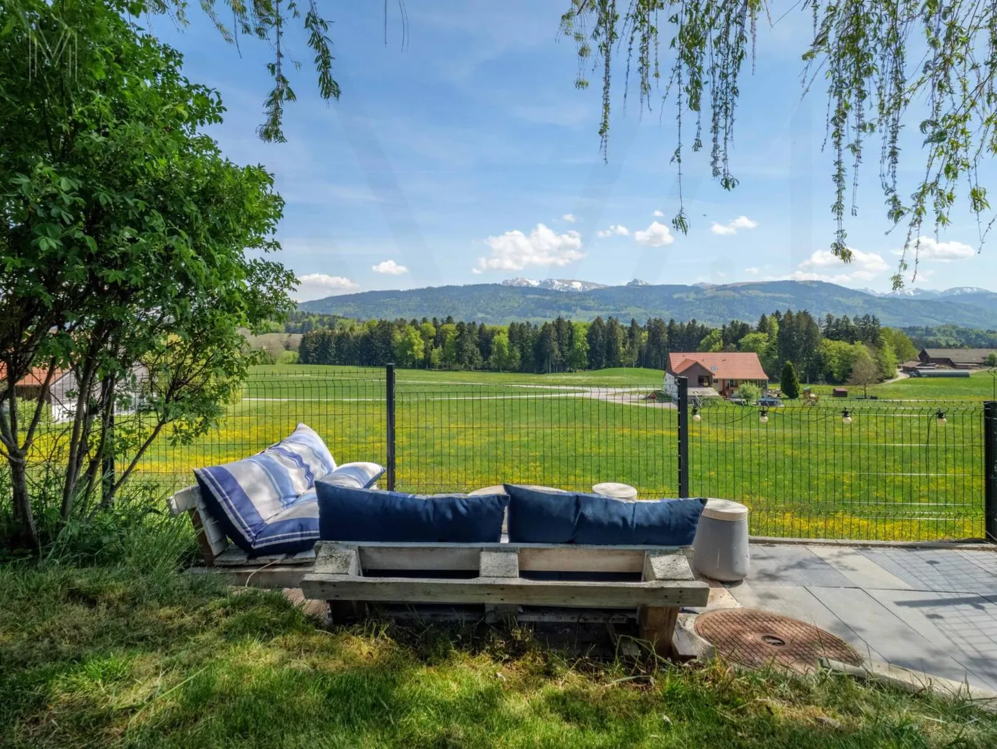 Architectural Elegance & Panorama of Superlatives - An Extraordinary Property - Photo 3 of 13