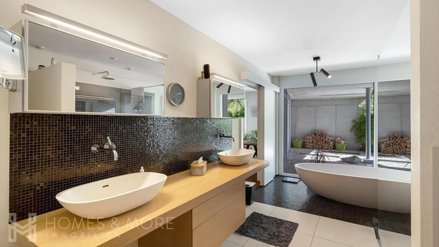 Casa di design esclusiva con piscina a sfioro e vista panoramica - Foto 4 di 8