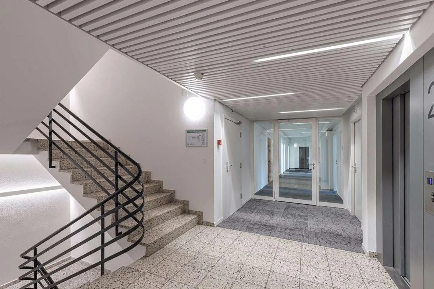 Modern office space with high-quality equipment and flexible use - Photo 2 of 8