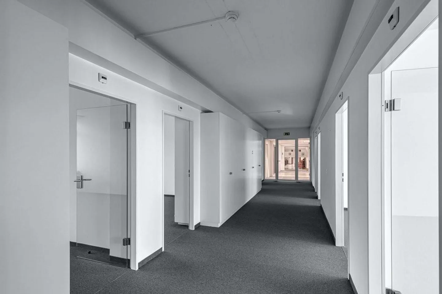 Modern office space with high-quality equipment and flexible use - Photo 3 of 8