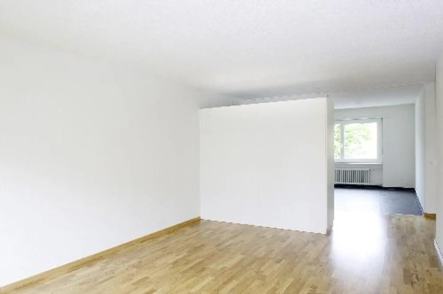Modern Apartment with Balcony - Photo 2 of 5