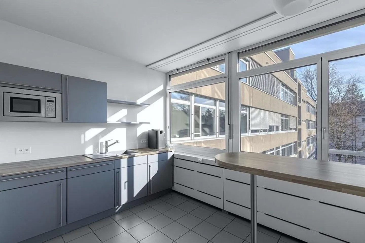 Modern office space with high-quality equipment and flexible use - Photo 4 of 8